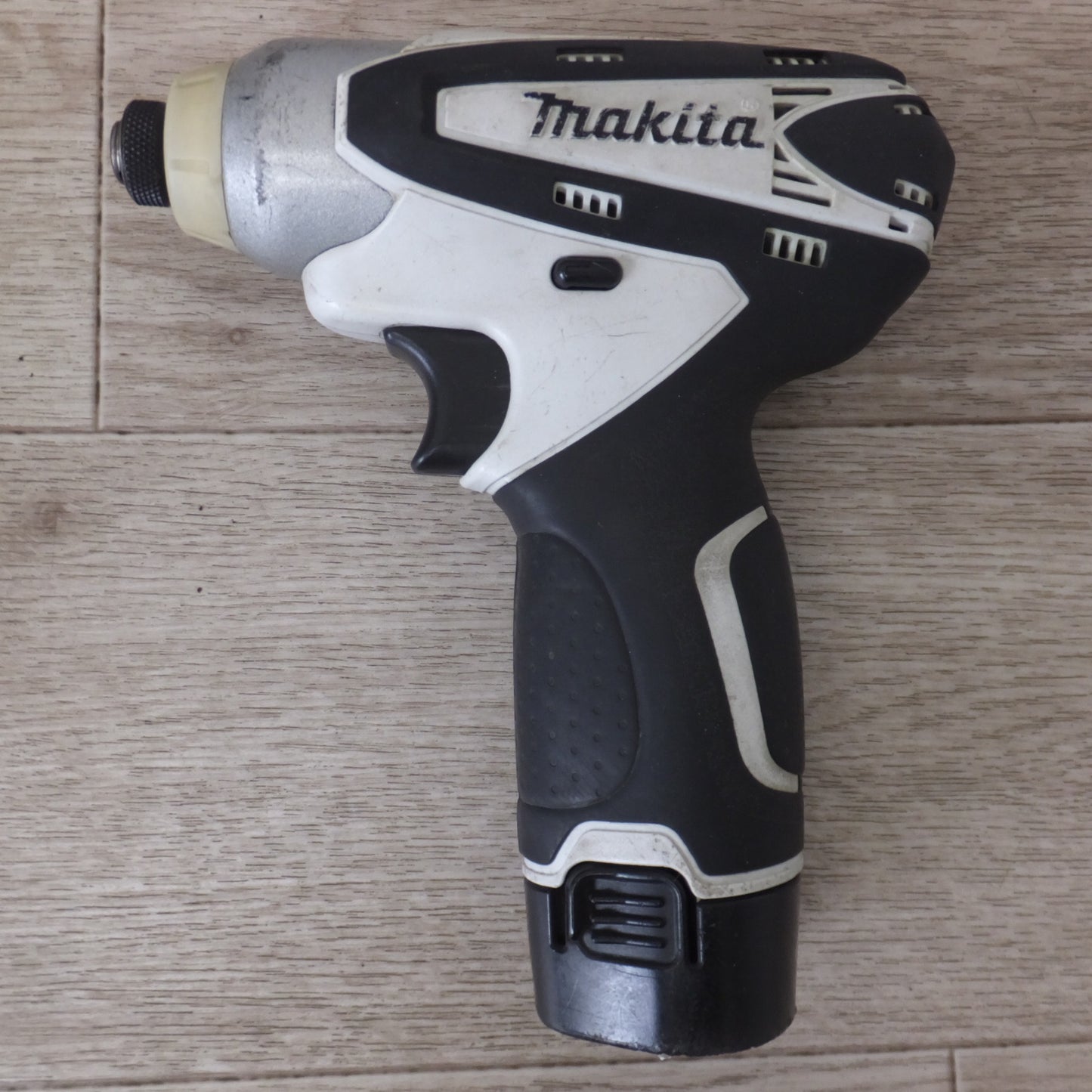 [送料無料] ★マキタ makita 充電式インパクトドライバ TD090DWXW 10.8V★