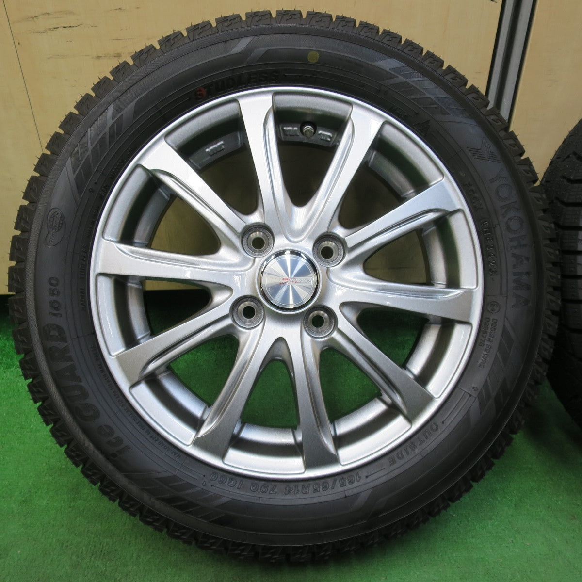 [送料無料] 未使用！23年★スタッドレス 165/65R14 ヨコハマ アイスガード iG60 WEZEN 14インチ ハスラー スペーシア 等 PCD100/4H★4110607イス