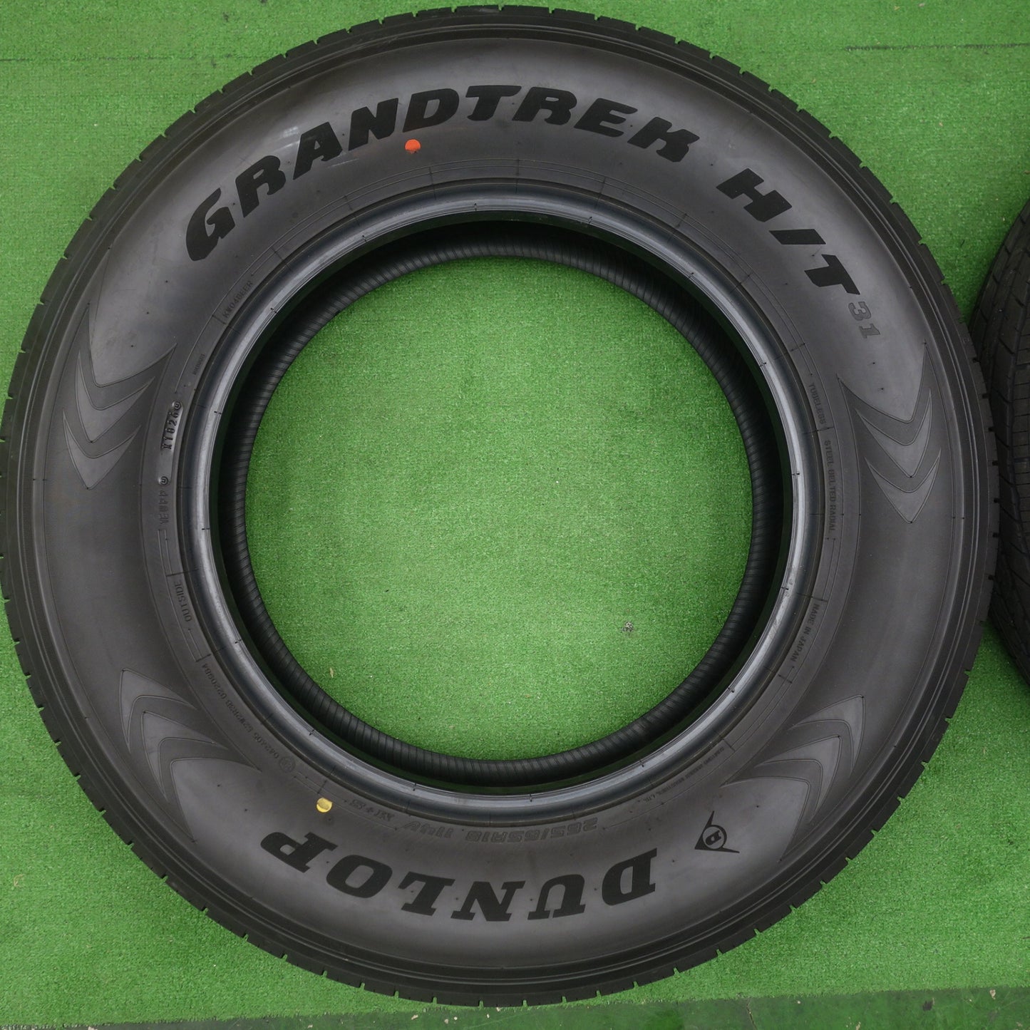 新車外し！26年★265/65R18 ダンロップ グラントレック H/T 31 タイヤ 18インチ ランクル 300 250 FJクルーザー エスカレード 等★6070502KTノタ