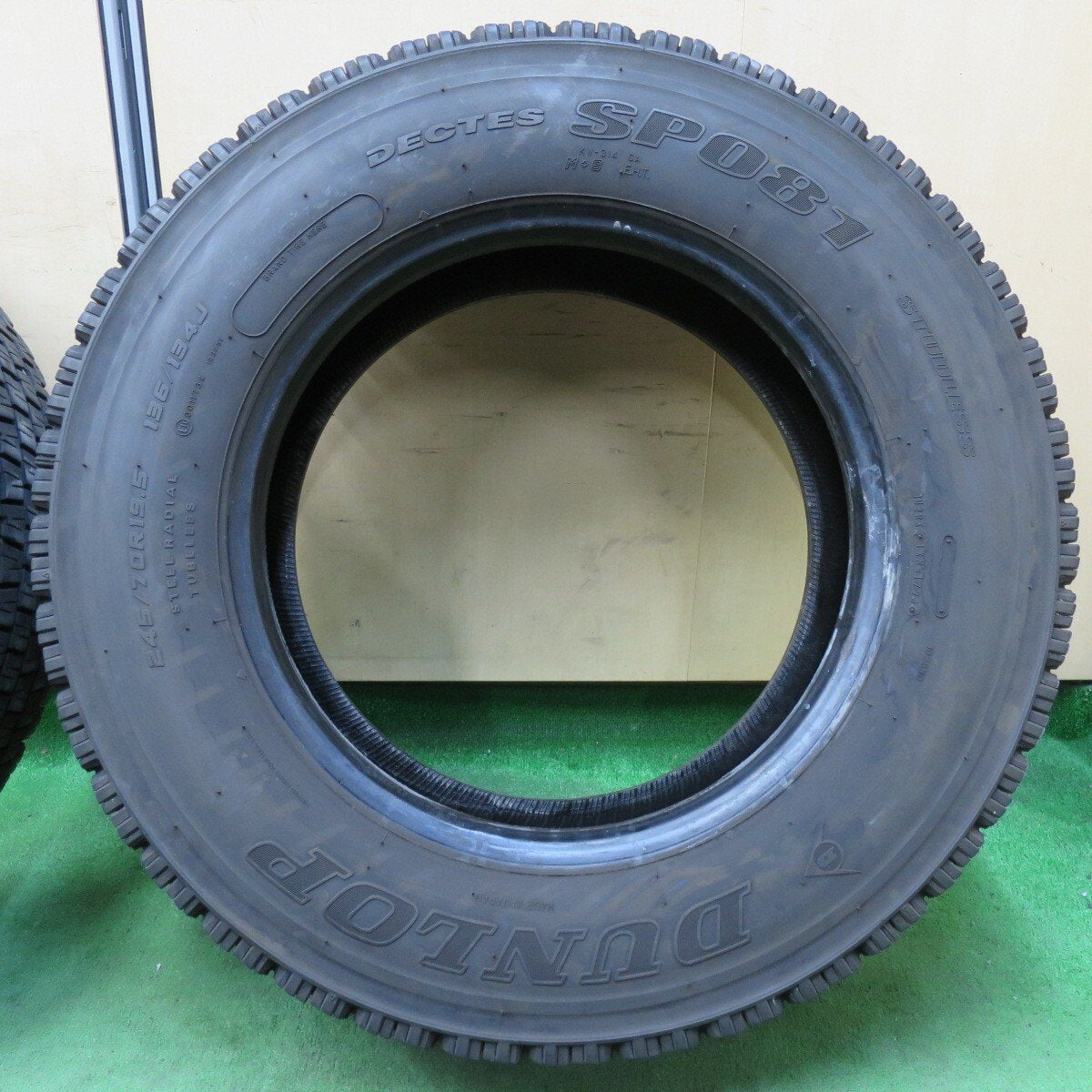 4本 23年★トラック タイヤ 245/70R19.5 136/134J スタッドレス ダンロップ デクテス SP081 DECTES 19.5インチ★5010612イスタ
