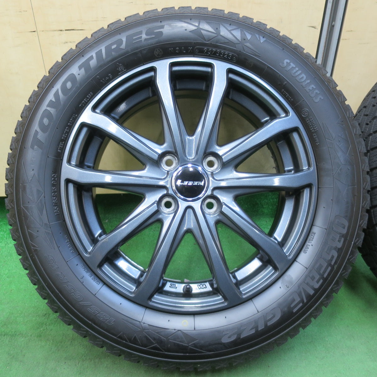 [送料無料] バリ溝！23年！9分★スタッドレス 185/65R15 トーヨー オブザーブ GIZ2 オートバックス ノーストレック N3i LEBEN レーベン 15インチ PCD100/4H★5031709イス