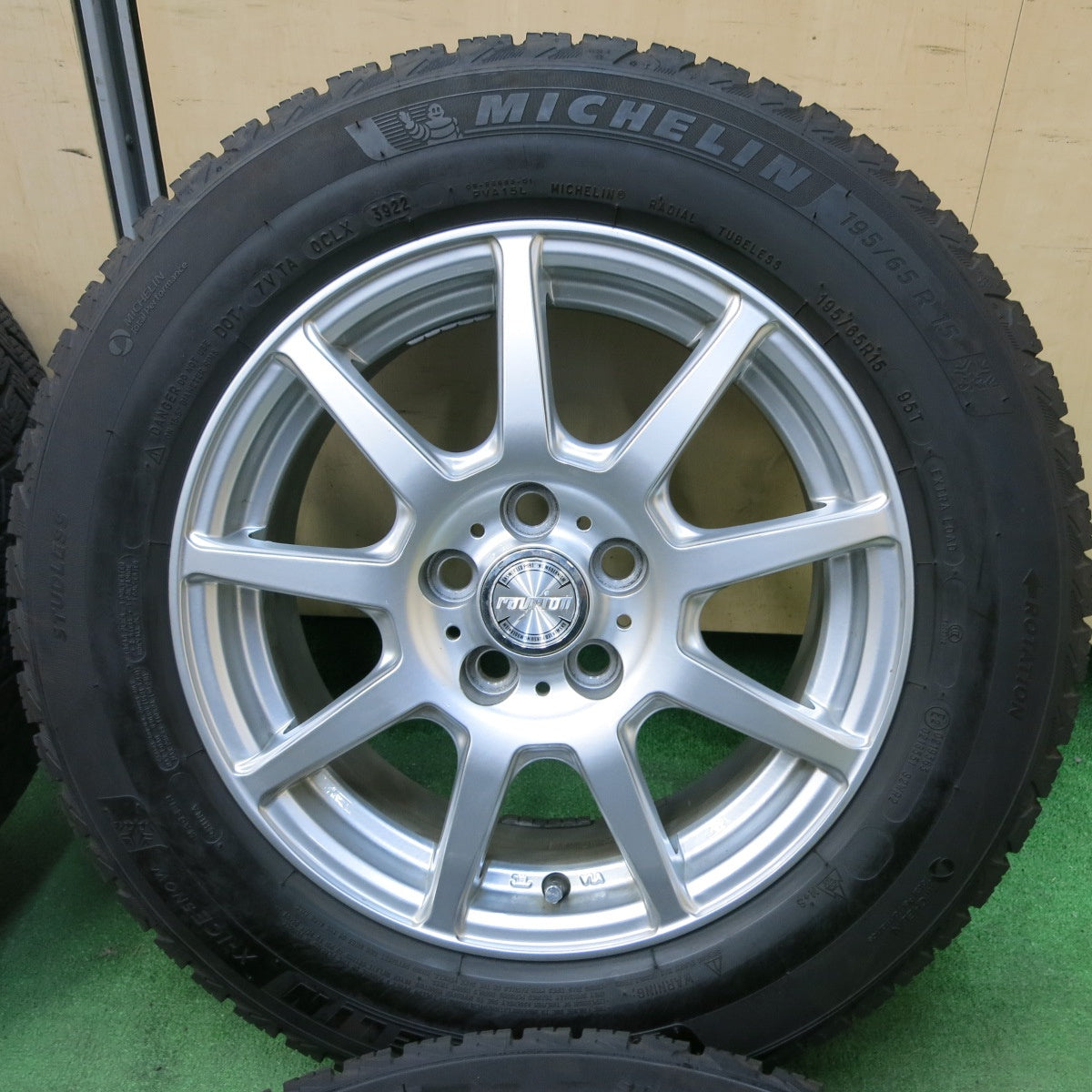 [送料無料] バリ溝！22年！キレイ！9.5分★プリウス 等 195/65R15 スタッドレス ミシュラン X-ICE SNOW ravrion ラブリオン 15インチ PCD100/5H★4111908SYス