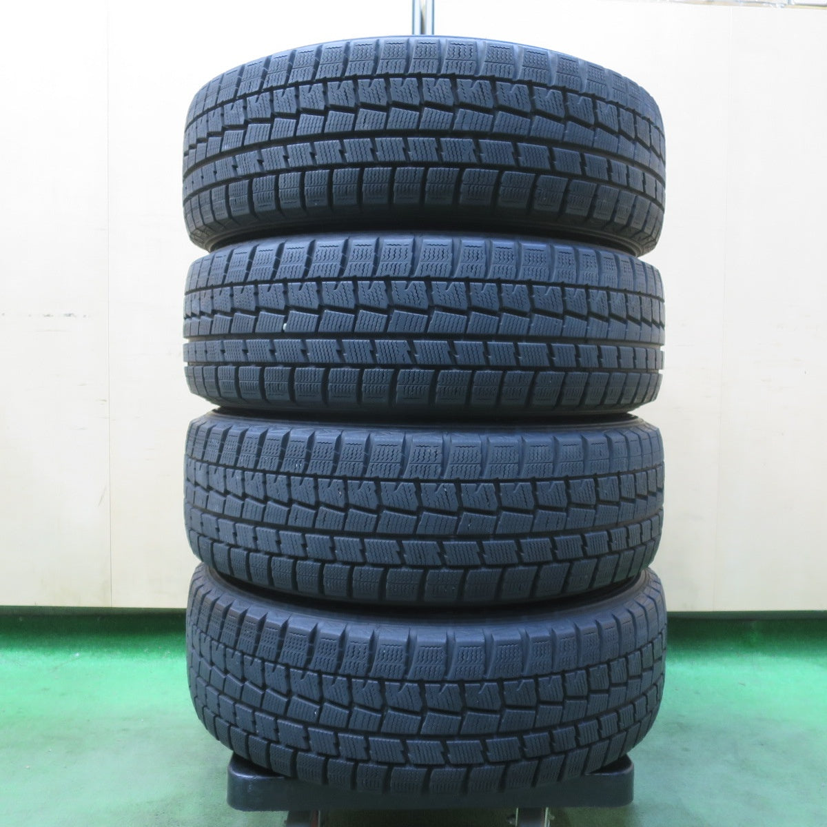 バリ溝！キレイ！9分★スタッドレス 185/65R15 ダンロップ ウインターマックス WM01 VELVA KEVIN ヴェルヴァ ケヴィン 15インチ PCD100/4H★5122916イス