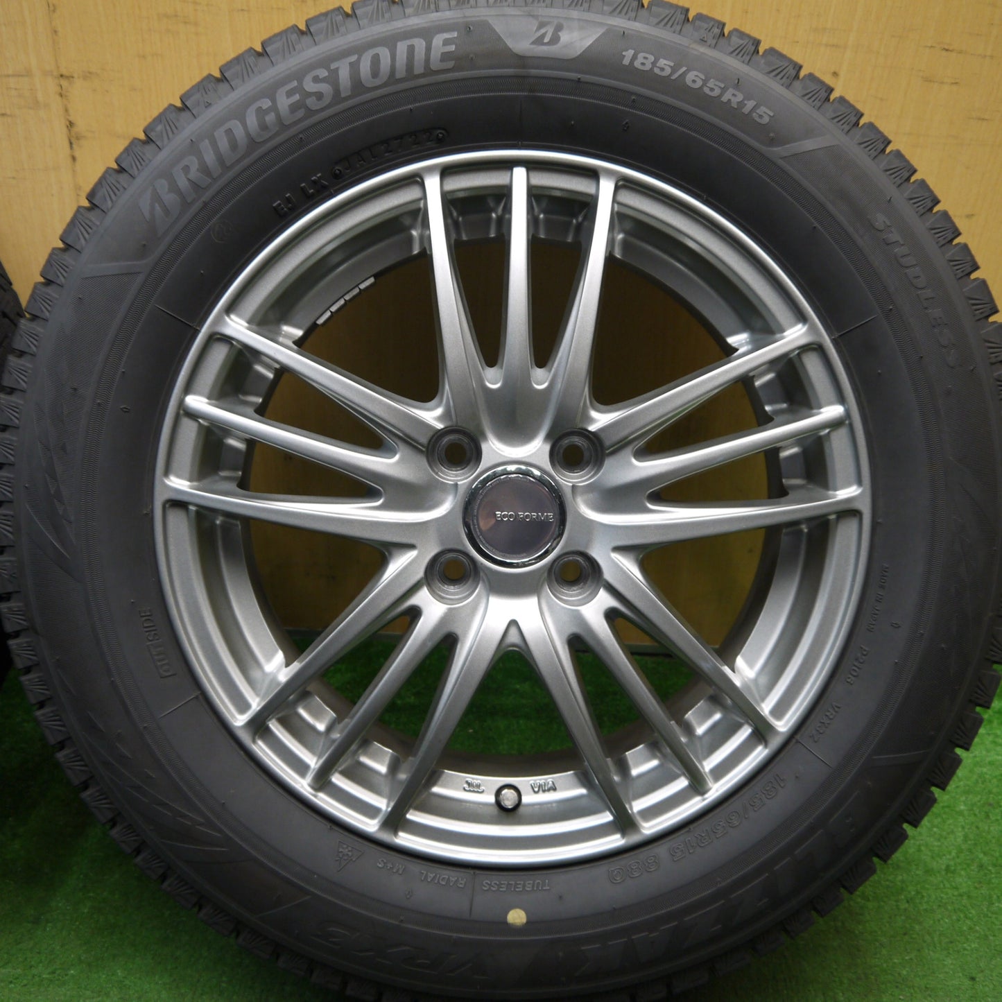 バリ溝！22年！キレイ！8.5分★スタッドレス 185/65R15 ブリヂストン ブリザック VRX3 ECO FORME エコフォルム 15インチ PCD100/4H★5062704Hス