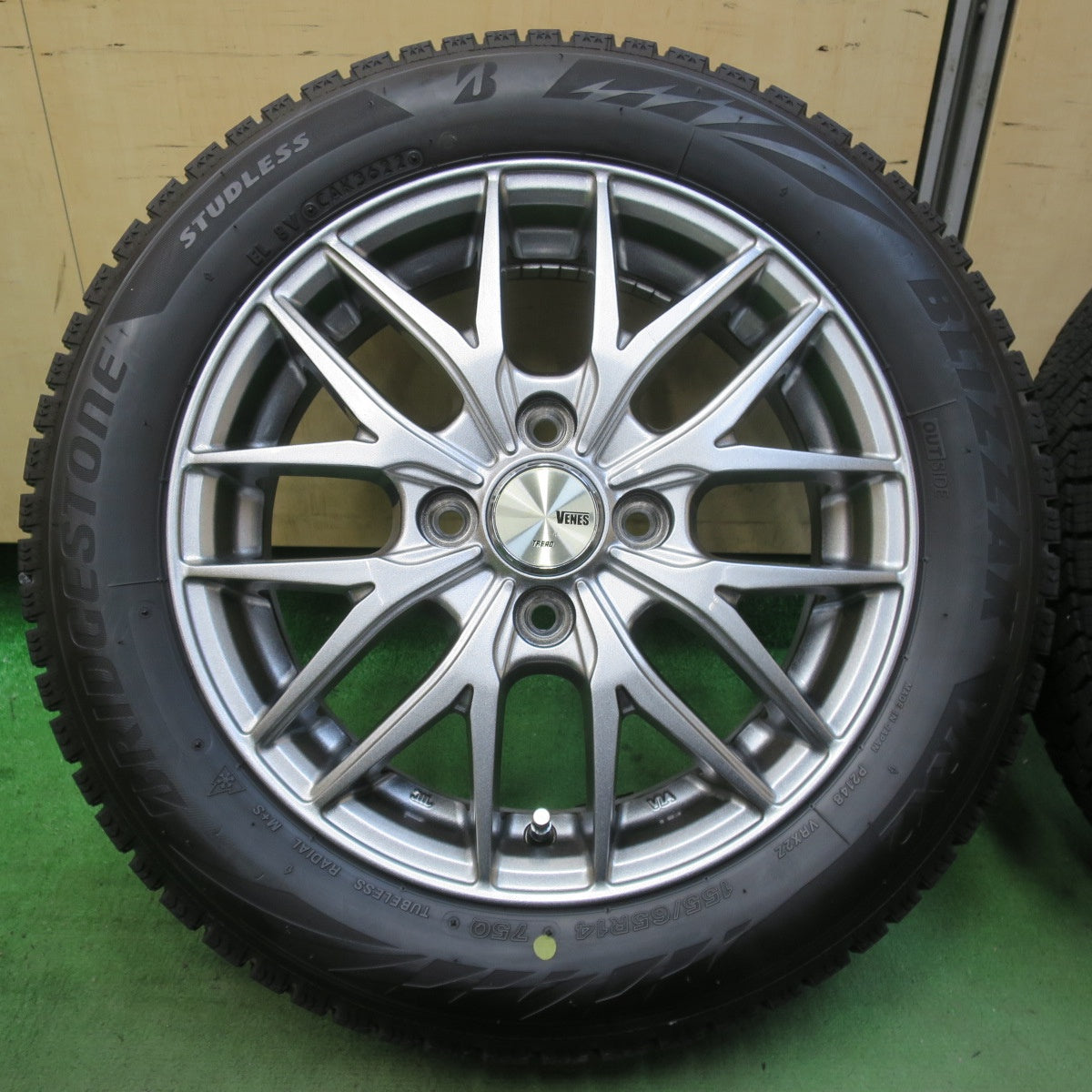 キレイ！22年★スタッドレス 155/65R14 ブリヂストン ブリザック VRX2 VENES TREAD ヴェネス トレッド 14インチ PCD100/4H★5111106イス