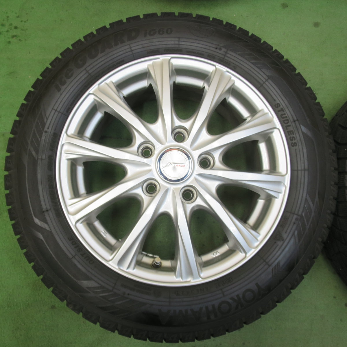バリ溝！23年！9.5分★スタッドレス 185/65R15 ヨコハマ アイスガード iG60 JOKER ジョーカー 15インチ PCD114.3/5H★6011611イス