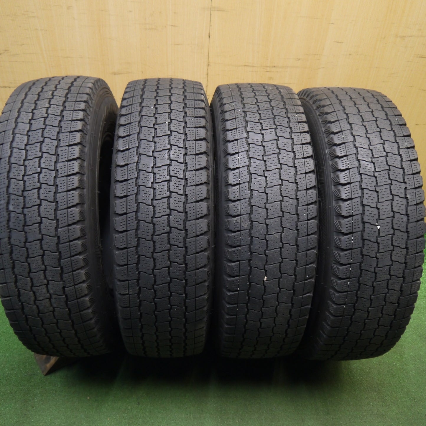 キレイ★スタッドレス 195/80R15 107/105L グッドイヤー アイスナビ CARGO Maestranza マエストランサ カーゴ 15インチ PCD139.7/6H★6012809Hス
