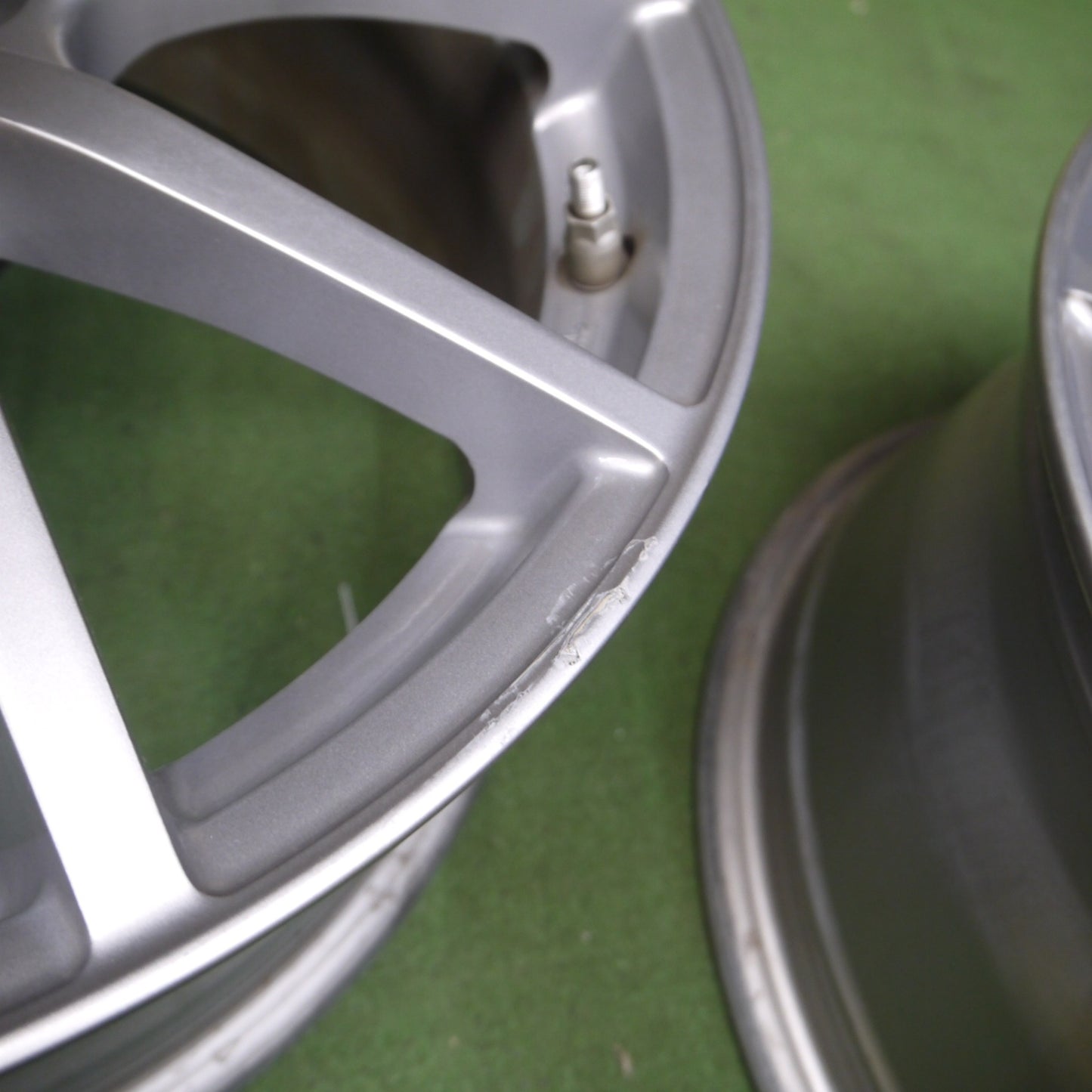 *送料無料* キレイ★T.R.G. ホイール 17インチ 17×7J TRG PCD114.3/5H★4051404Hホ