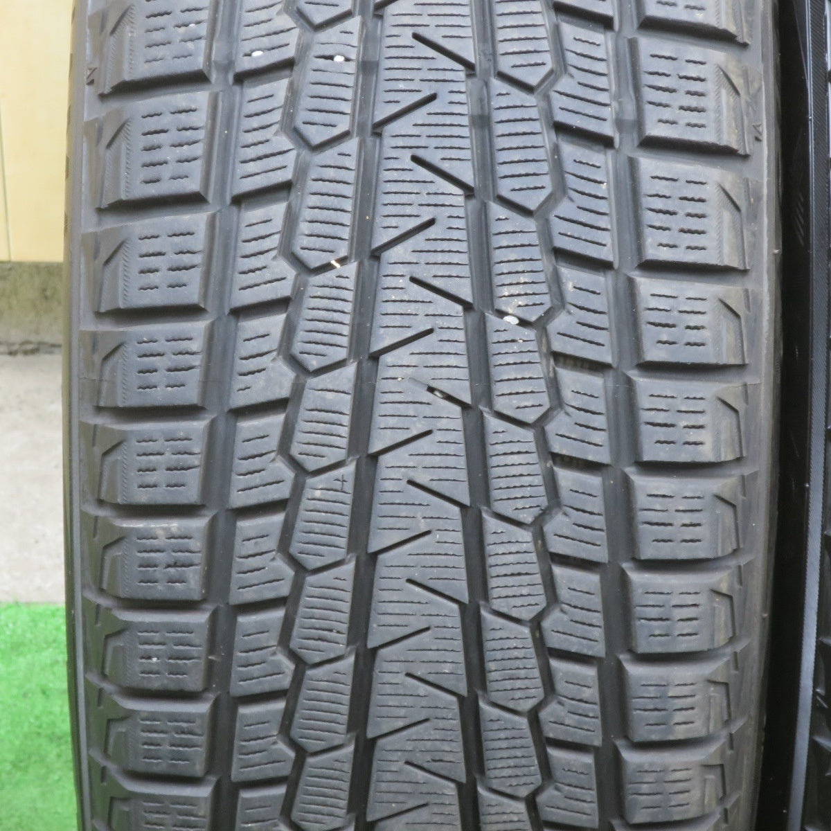 バリ溝！23年！キレイ！9.5分★スタッドレス 235/60R18 ヨコハマ アイスガード G075 VELVA CHARGE ヴェルヴァ チャージ 18インチ PCD114.3/5H★5112208TTス