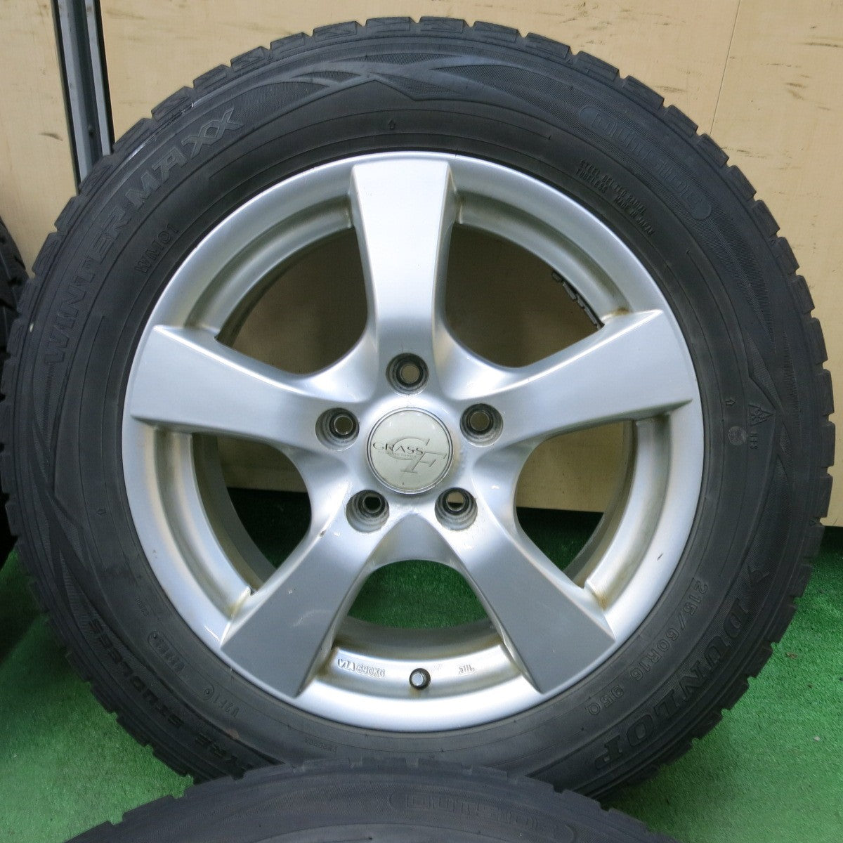 [送料無料] 4本価格★スタッドレス 215/60R16 ダンロップ ウインターマックス WM01 GRASS グラス 16インチ PCD114.3/5H★4100210SYス