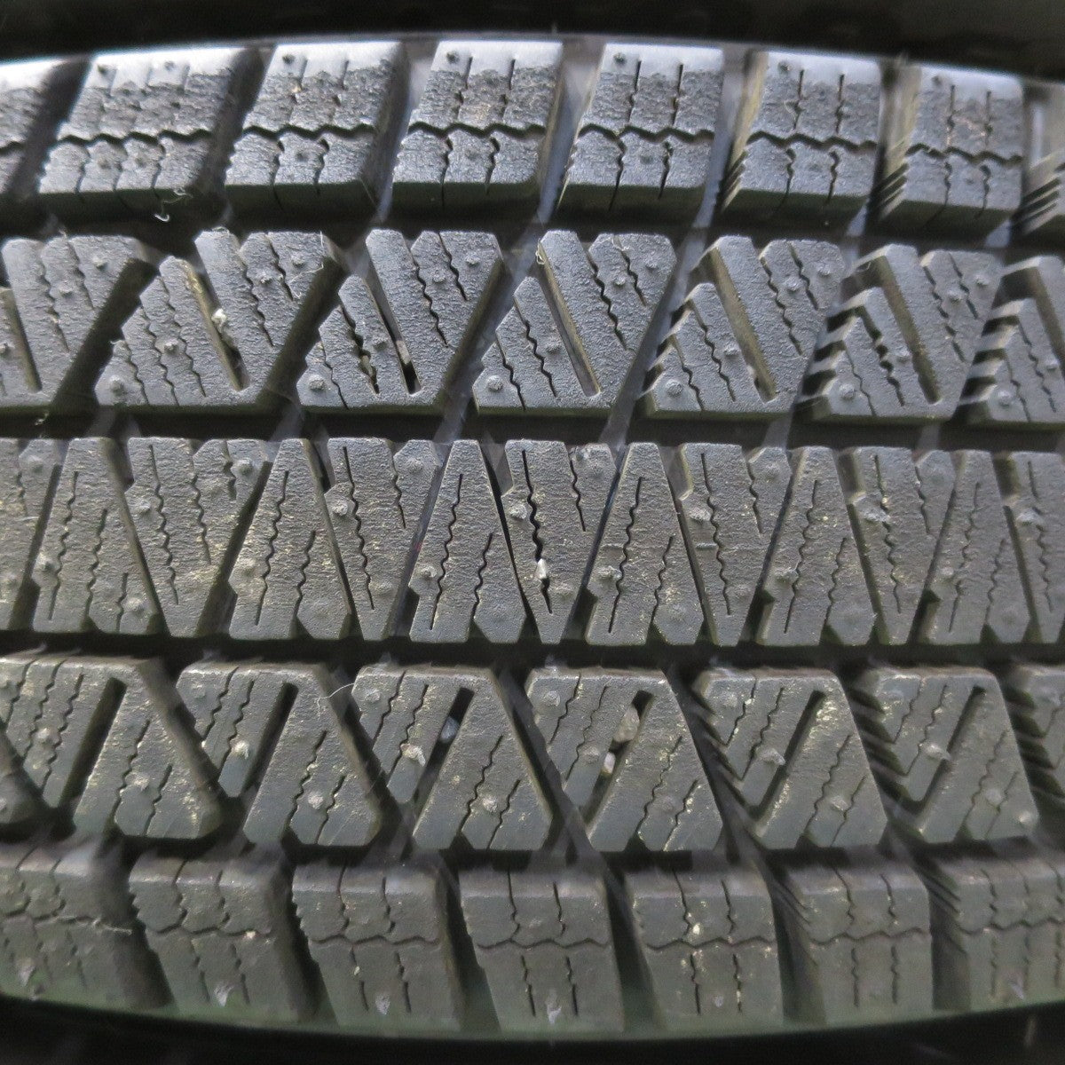 バリ溝！23年！キレイ！ほぼ10分★スズキ JB23 ジムニー 純正 175/80R16 スタッドレス ブリヂストン ブリザック DM-V3 16インチ PCD139.7/5H★5070608イス