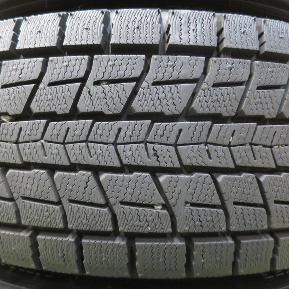 バリ溝！24年！キレイ！ほぼ10分★スタッドレス 225/60R17 ダンロップ ウインターマックス SJ8+ AIRNOVA SB10 エアノヴァ 17インチ PCD114.3/5H★5112401イス