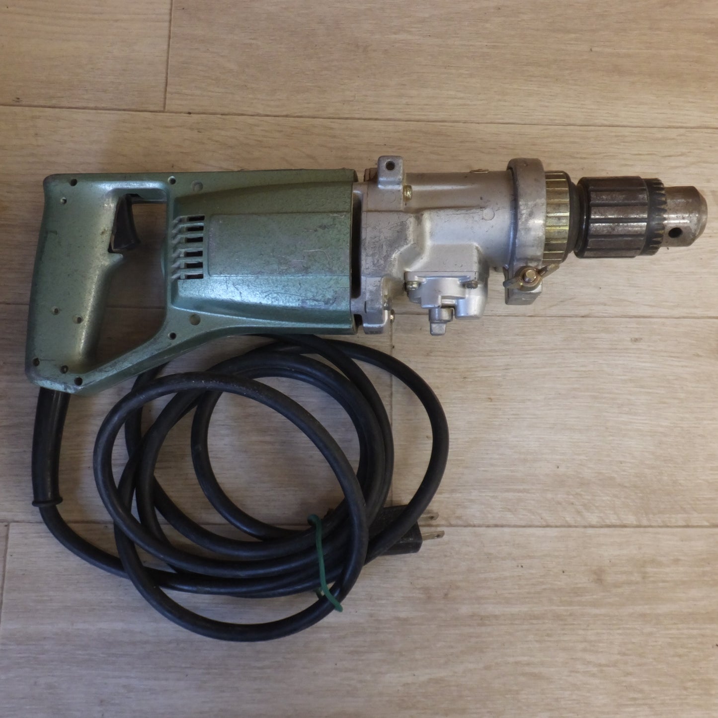 [送料無料] ★日立 HITACHI 19mm 振動ドリル V-19　100V 50/60Hz 570W 6A 1100rpm★