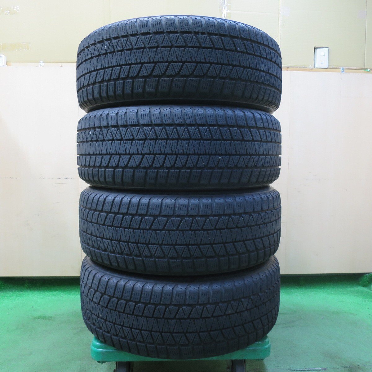 キレイ★レクサス 等 235/55R19 スタッドレス ブリヂストン ブリザック DM-V3 阿部商会 19インチ PCD114.3/5H★5020101イス