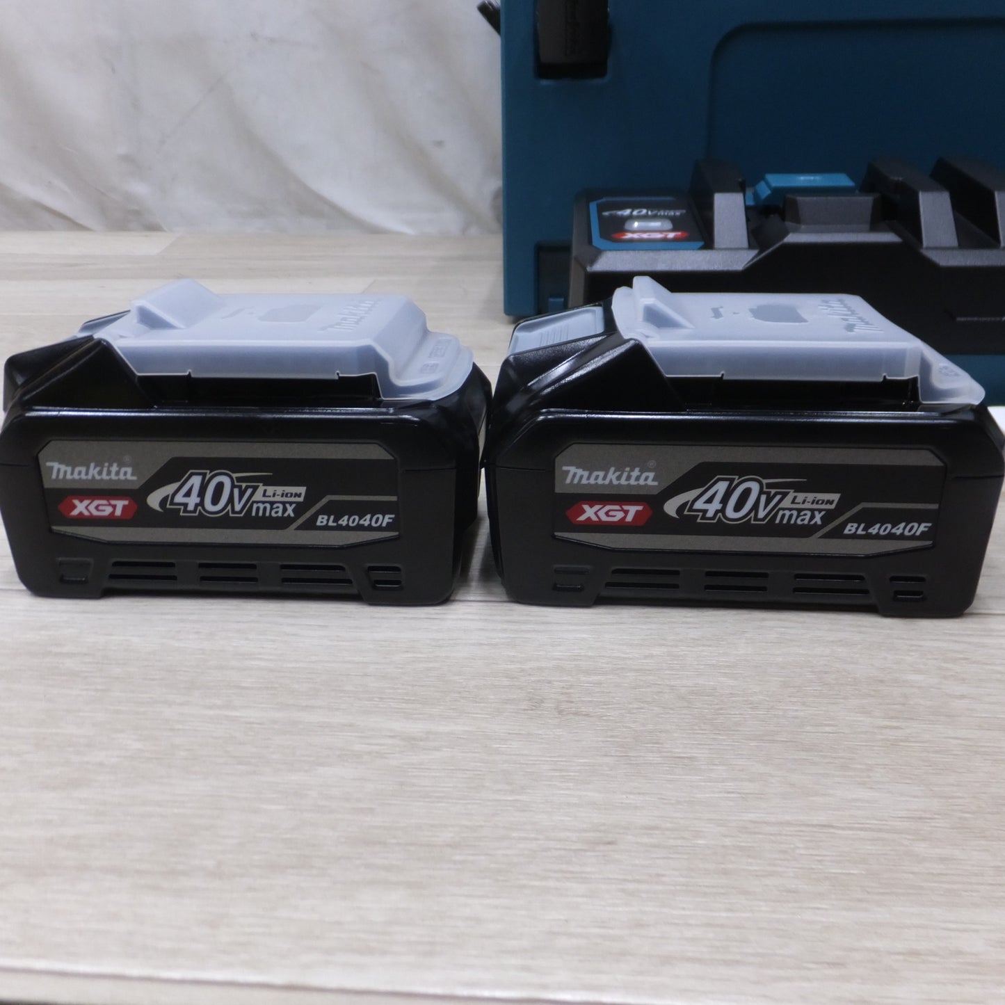 [送料無料] ほぼ未使用 バッテリー2個セット◆マキタ パワーソースキット DC40RB 40V BL4040F 2口 急速 充電器 コード式 バッテリー 100V makita◆