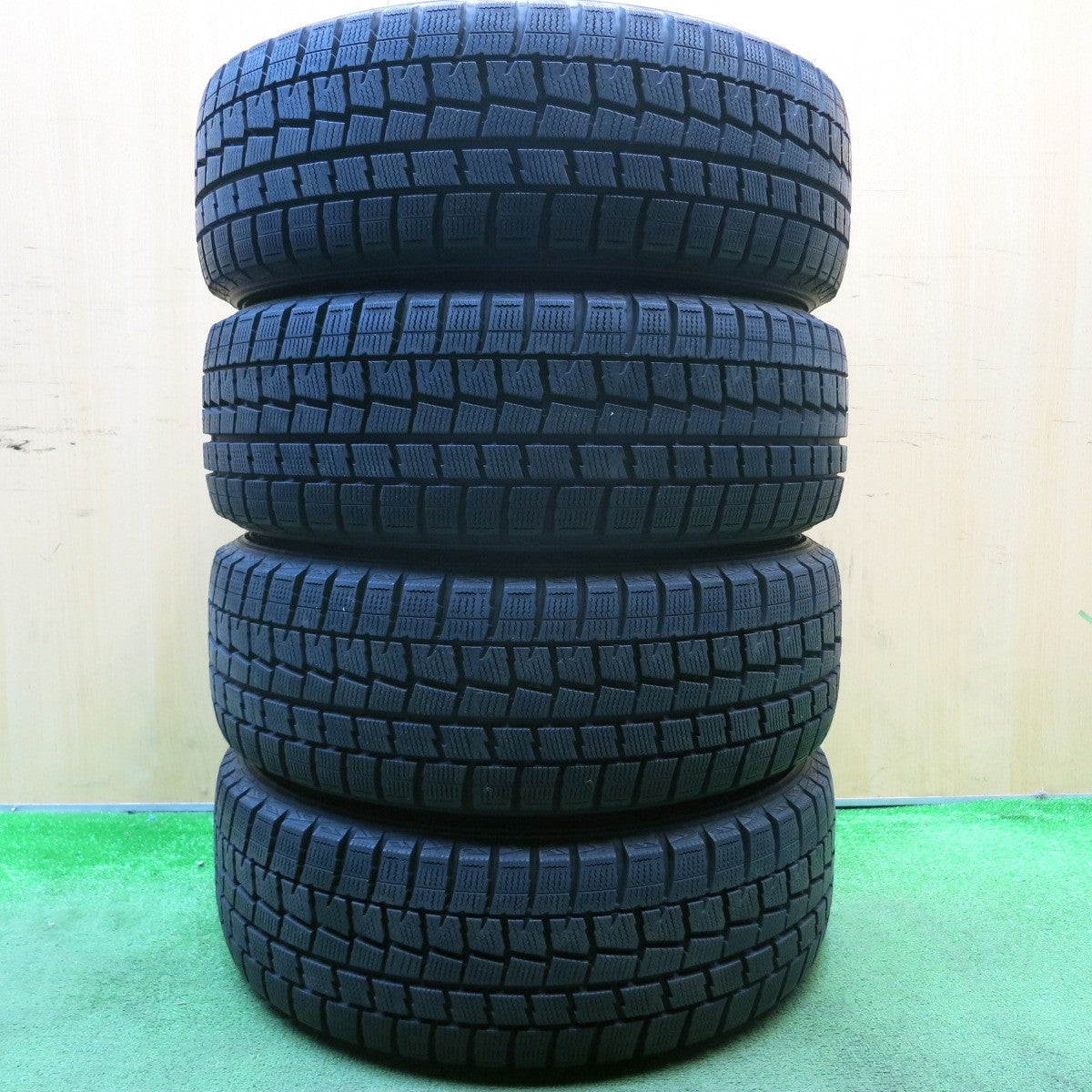 バリ溝！キレイ！9.5分★スタッドレス 205/55R16 ダンロップ ウインターマックス WM01 EUROMAGIC ユーロマジック 16インチ PCD114.3/5H★5042706HAス