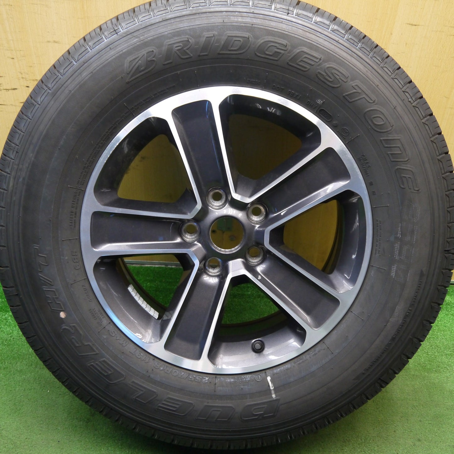 新車外し！23年！1本★ジープ ラングラー アンリミテッド サハラ 純正 255/70R18 ブリヂストン デューラー H/T 685 18インチ PCD127/5H★5051203Hノ