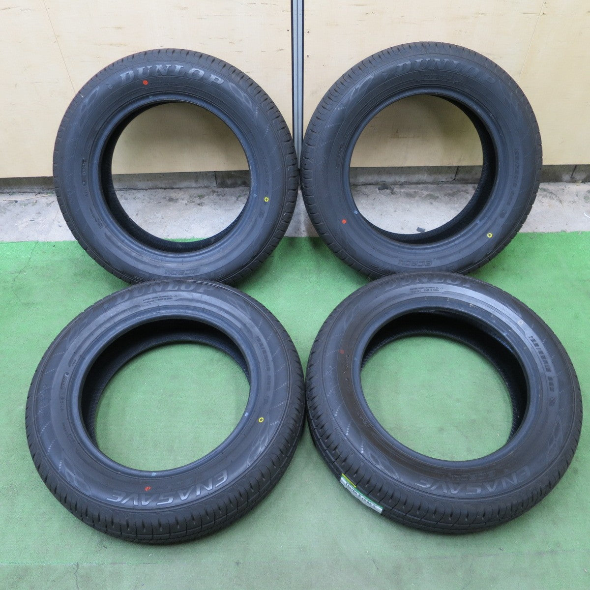 未使用！24年◎185/65R15 ダンロップ エナセーブ EC204 タイヤ 15インチ ノート フリード ティーダ マツダ2 デミオ 等◎6090902NGノタ
