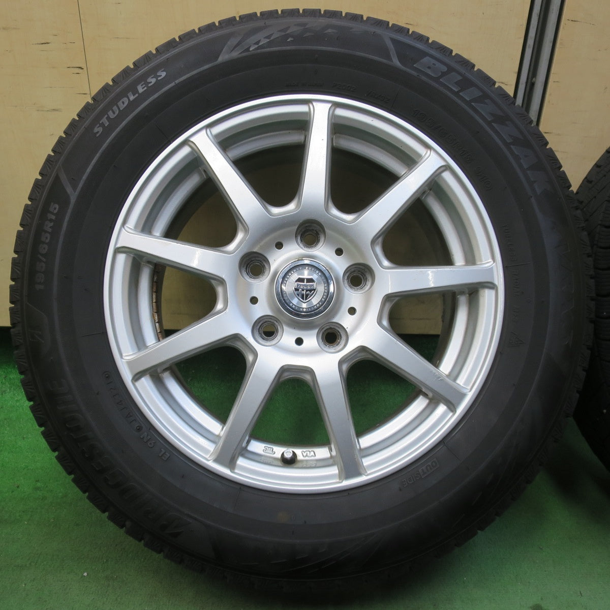 バリ溝！21年！8.5分★スタッドレス 195/65R15 ブリヂストン ブリザック VRX3 VOLGA ヴォルガ 15インチ PCD114.3/5H★5122914イス