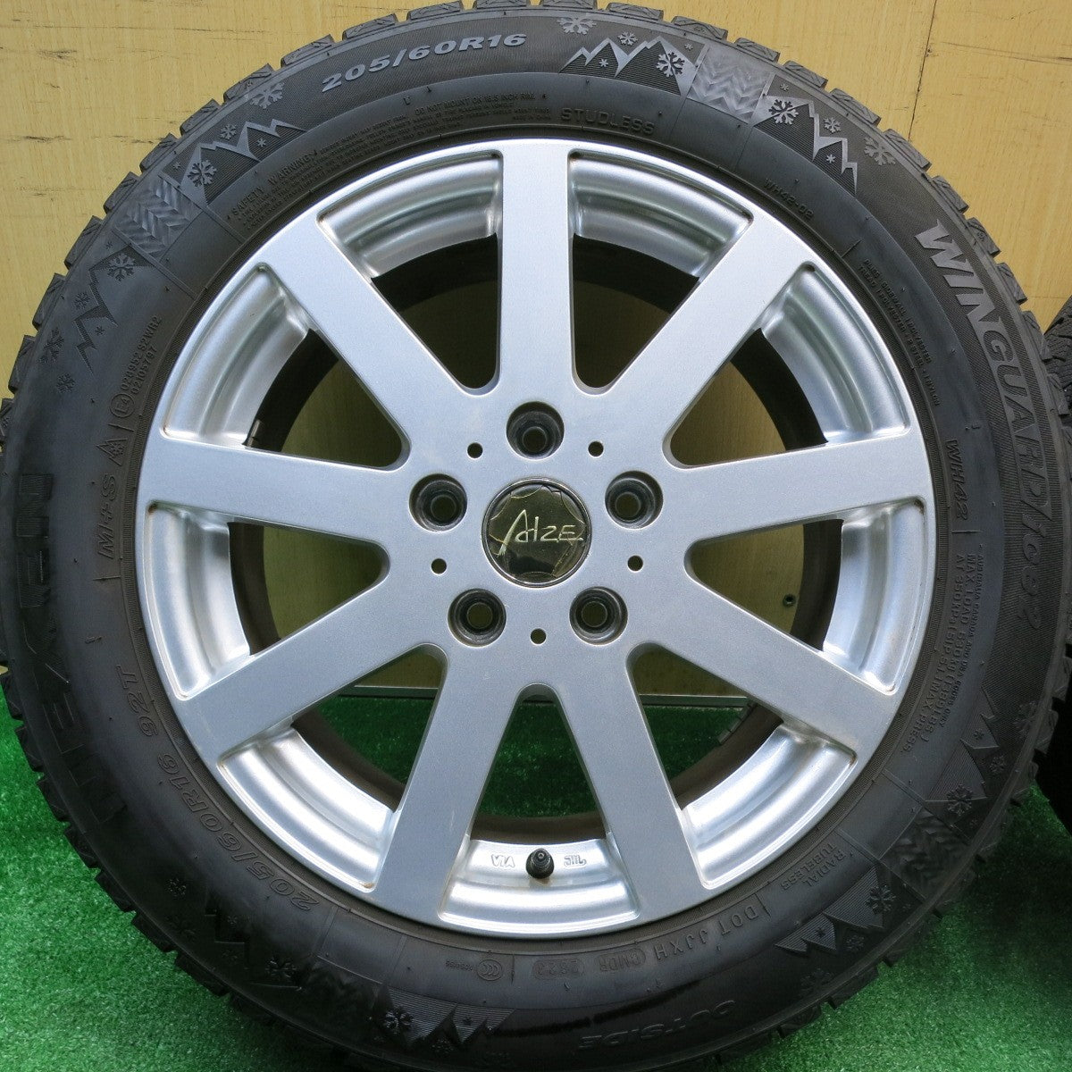 バリ溝！23年！ほぼ10分★スタッドレス 205/60R16 ネクセン ウィンガード ice2 AIZE 社外 アルミ 16インチ PCD114.3/5H★5111306HAス
