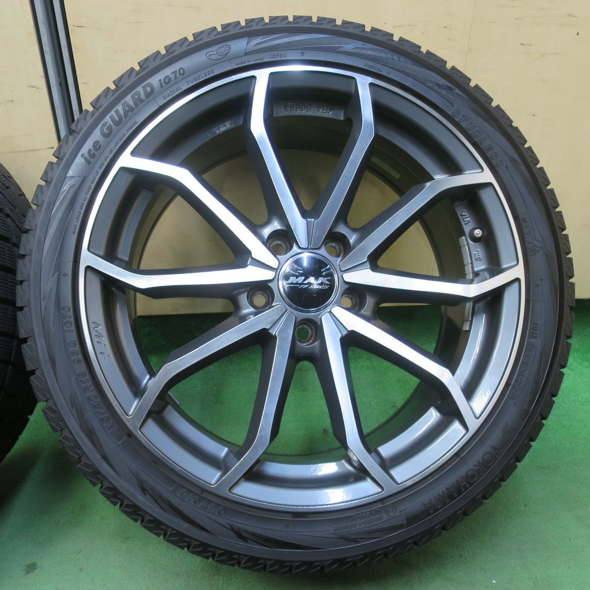 バリ溝！22年！キレイ！9.5分★アウディ A4 等 MAK MFF LOWE FF 245/40R18 スタッドレス ヨコハマ アイスガード iG70 レーヴェ 18インチ PCD112/5H★5123002イス