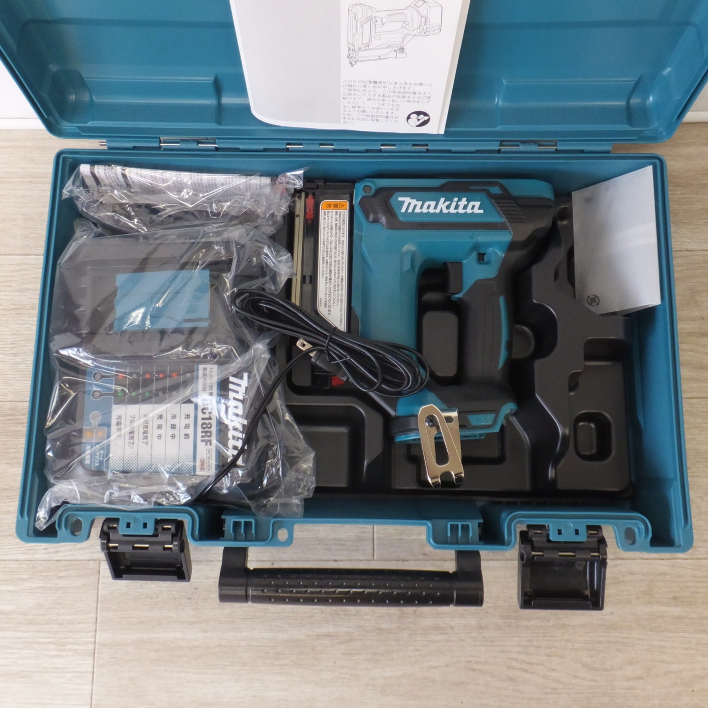 [送料無料] 美品★マキタ makita 充電式ピンタッカ PT353DRG 18V バッテリ なし★