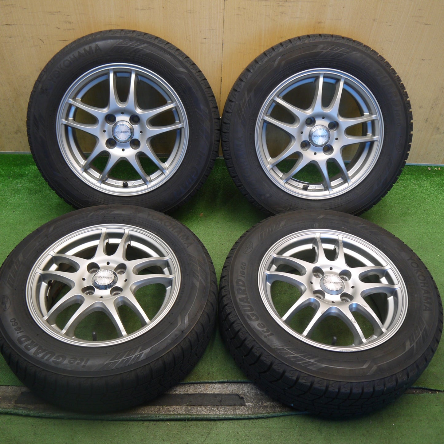 バリ溝！24年！9分◎スタッドレス 175/65R14 ヨコハマ アイスガード iG60 CYBER サイバー 14インチ PCD100/4H◎6083101Hス