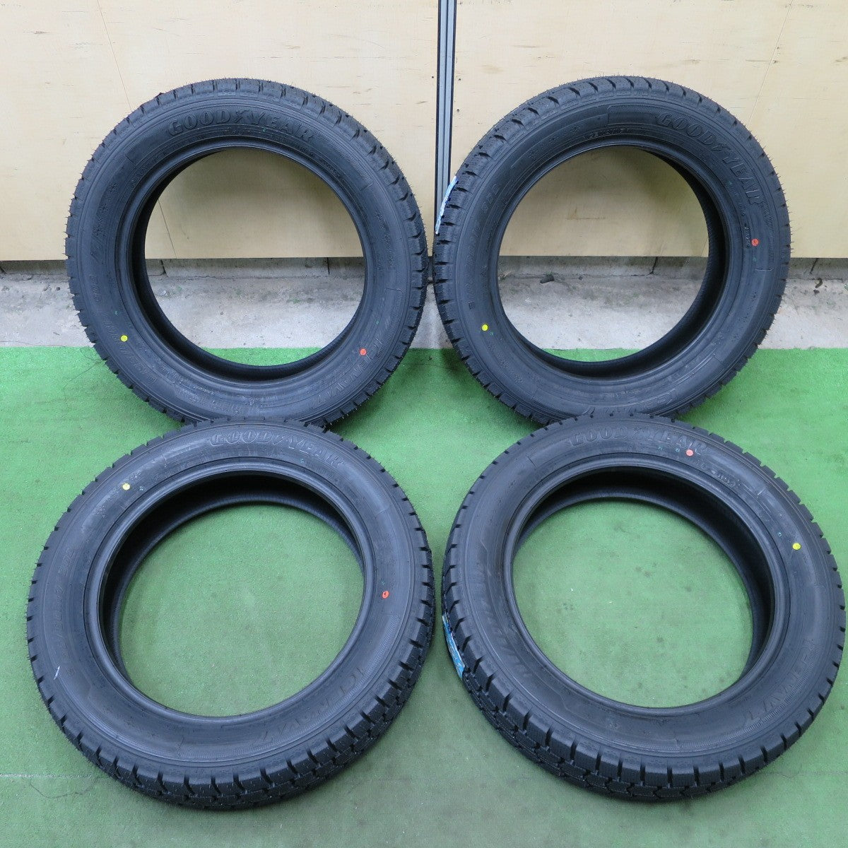 未使用！25年★スタッドレス 195/60R17 グッドイヤー アイスナビ7 タイヤ 17インチ 60系 プリウス ライズ ロッキー 等★6041301NGスタ