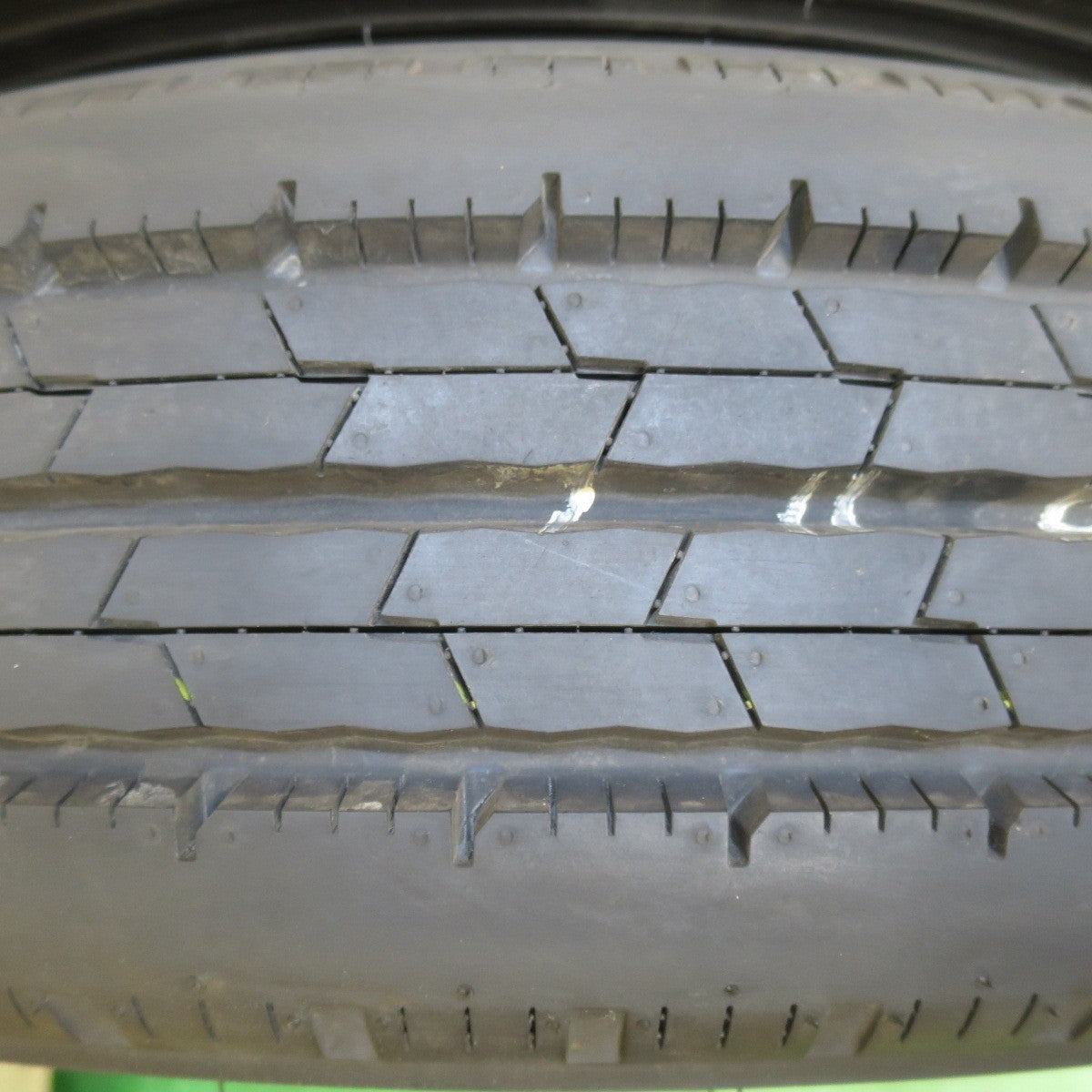 [送料無料] 新車外し！24年！ほぼ未使用★トラック タイヤ 205/85R16 117/115N ダンロップ エナセーブ SPLT 50A 16インチ★4092401イノタ