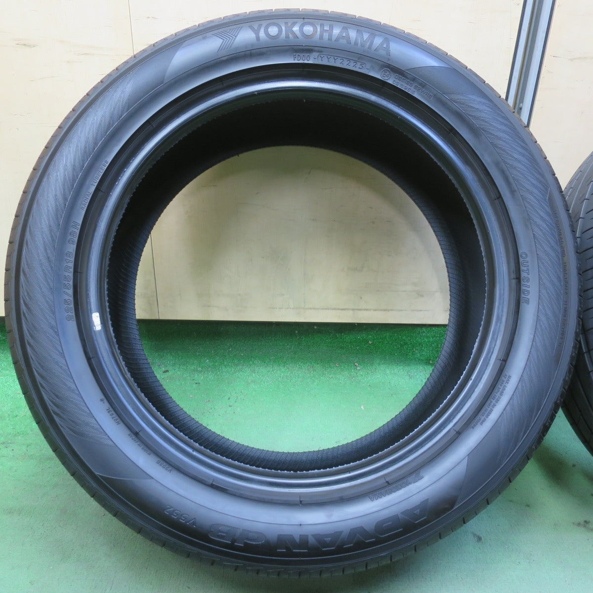 バリ溝！25年！9.5分★225/55R18 ヨコハマ アドバン dB V552 V552B タイヤ 18インチ ZR-V エルグランド デリカ D:5 等★6072808イノタ
