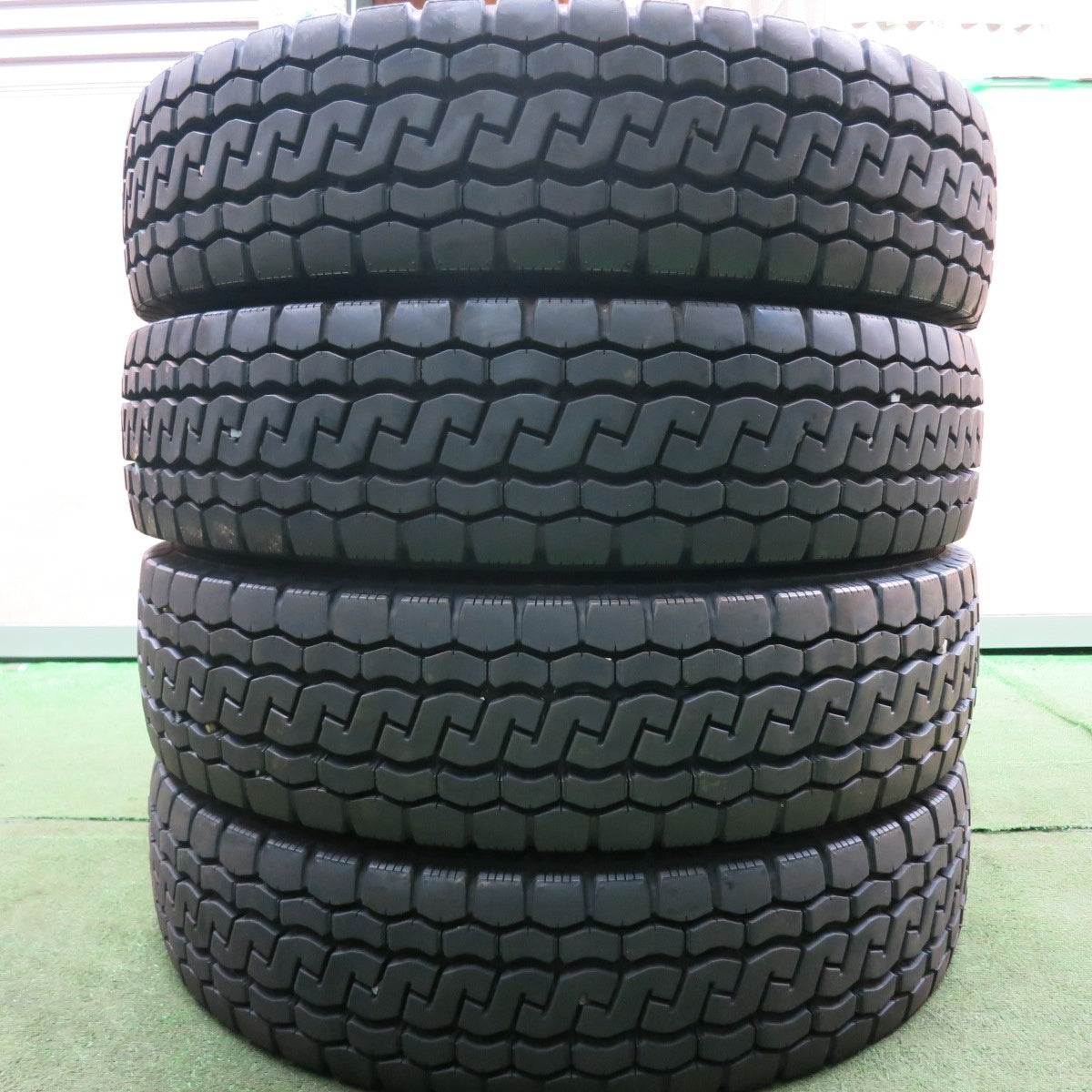 *送料無料* バリ溝！20年！8.5分★トラック タイヤ 195/85R16 114/112N ブリヂストン エコピア M812 ミックス オールシーズン 16インチ★4071401HAノタ