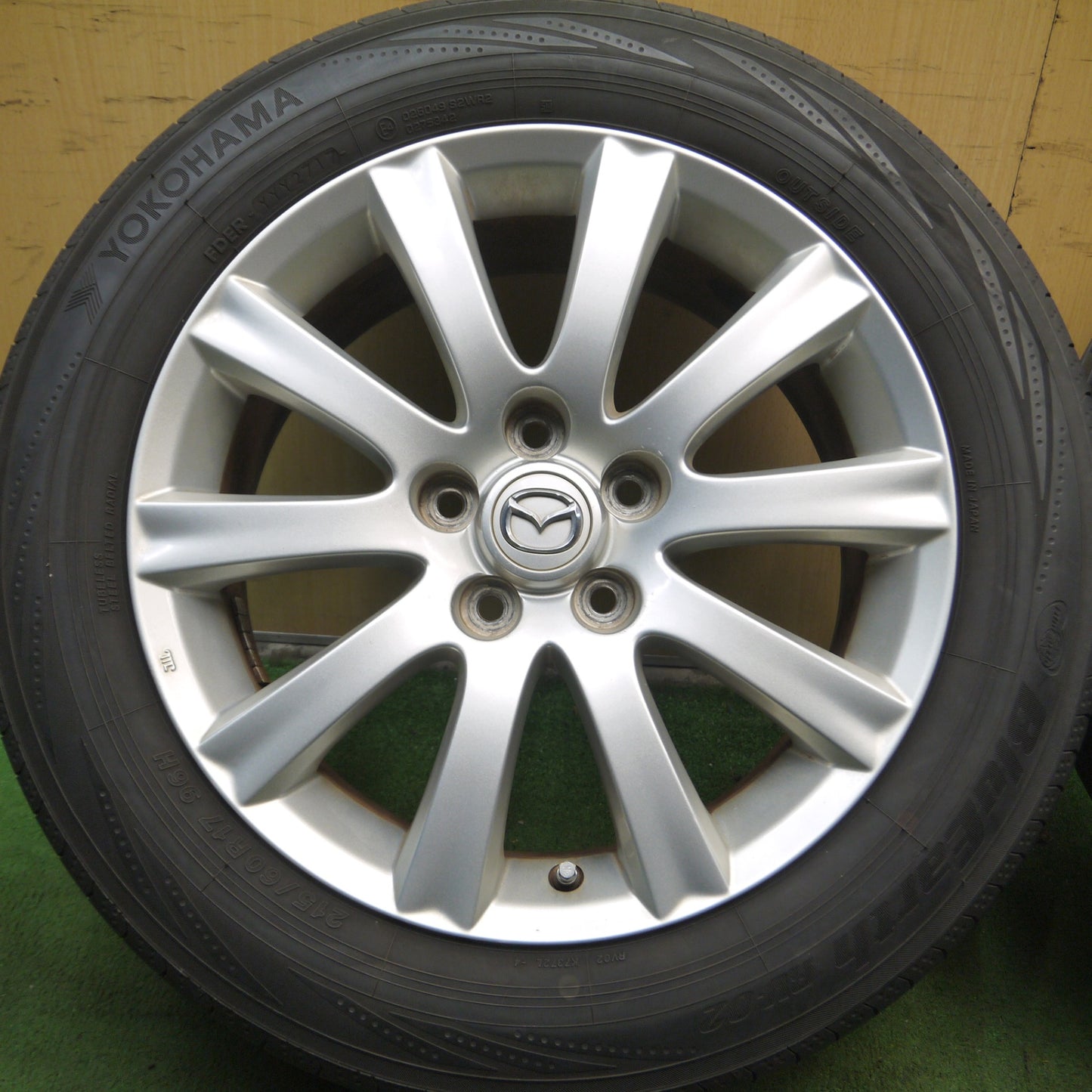 *送料無料* 4本価格★マツダ MPV 純正 215/60R17 ヨコハマ ブルーアース RV-02 17インチ PCD114.3/5H★4040811Hノ