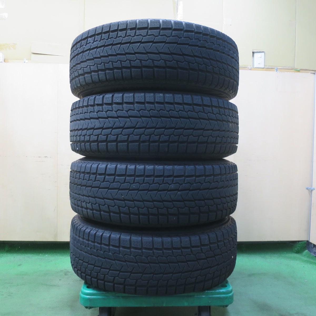 センサー付！バリ溝！23年！キレイ！9.5分★レクサス RX 等 235/65R18 スタッドレス ヨコハマ アイスガード G075 DIANELLA ディアネラ 18インチ PCD114.3/5H★6033015イス