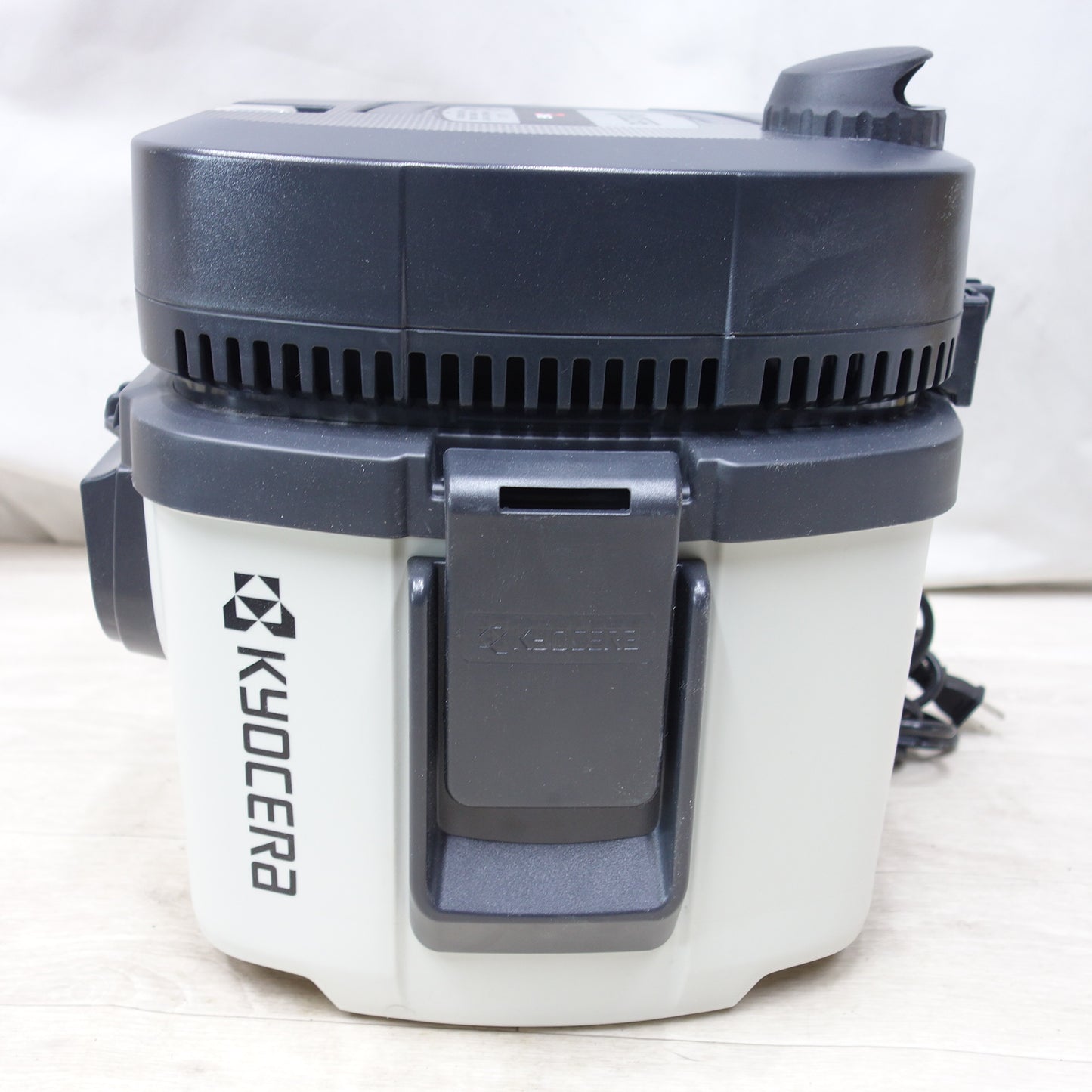 [送料無料] 美品◆リョービ 京セラ 集じん機 肩掛け タイプ 100V VC-51 集じん容量 5L 吸込仕事率 80W 乾湿両用 掃除機 箱付き KYOCERA◆