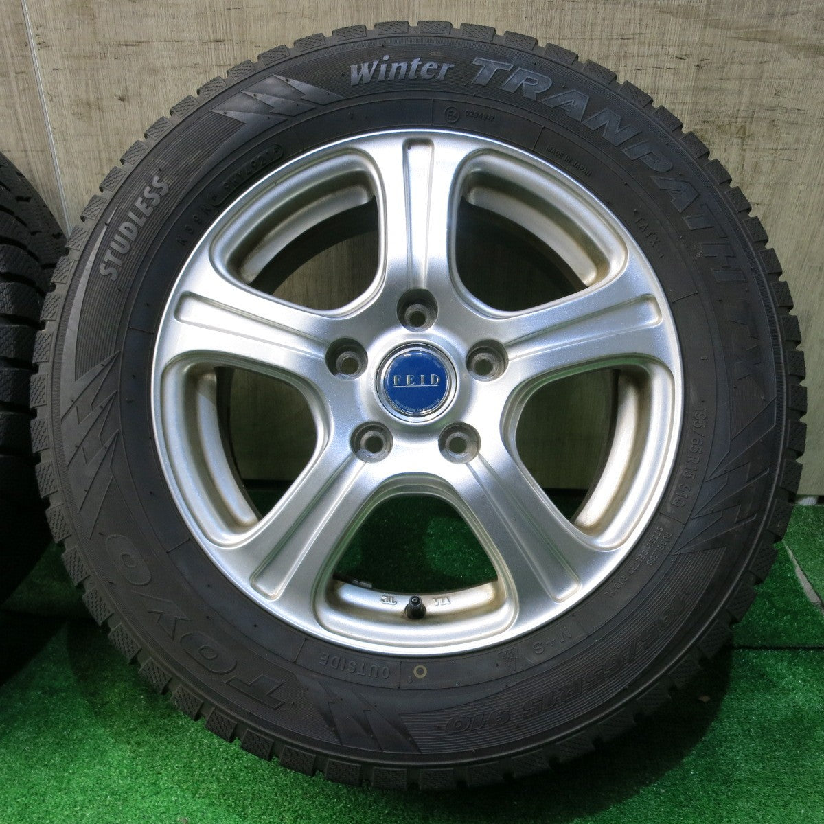 バリ溝！21年！9.5分以上★スタッドレス 195/65R15 トーヨー ウインター トランパス TX FEID 15インチ PCD114.3/5H★5051302NJス
