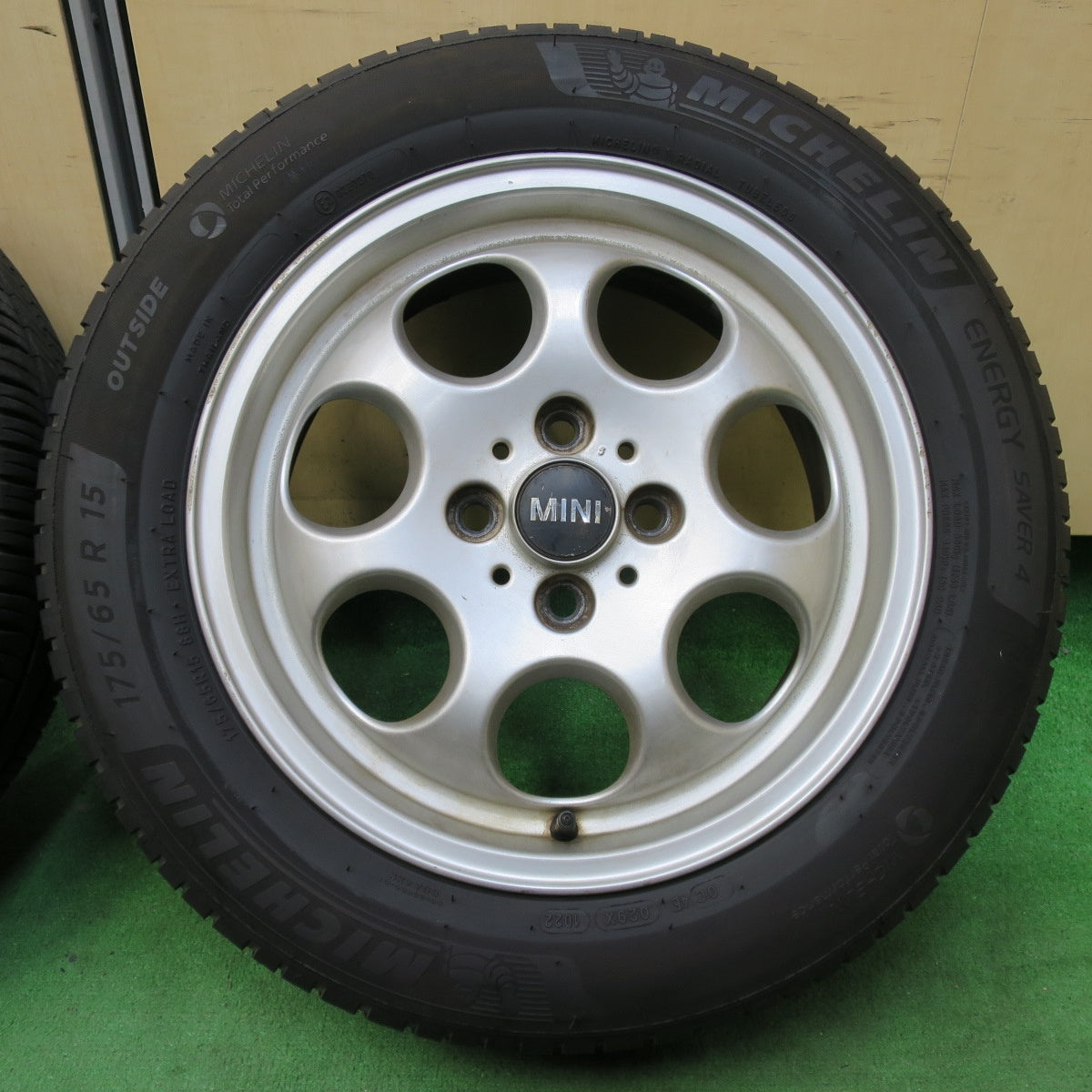 [送料無料] バリ溝！9分★MINI ミニ 純正 175/65R15 ミシュラン エナジーセイバー4 15インチ PCD100/4H★4112702イノ