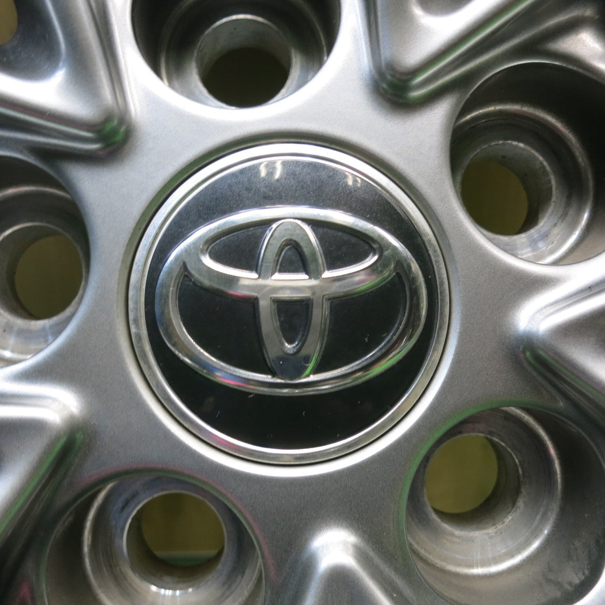 バリ溝！23年！キレイ！9分★トヨタ 40系 アルファード ヴェルファイア 純正 225/60R18 ヨコハマ アドバン V03 18インチ PCD120/5H★5110902HAノ