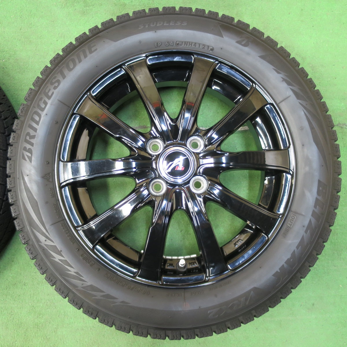 [送料無料] キレイ！21年★スタッドレス 165/65R15 ブリヂストン ブリザック VRX2 Fang ファング 15インチ PCD100/4H★4113009イス