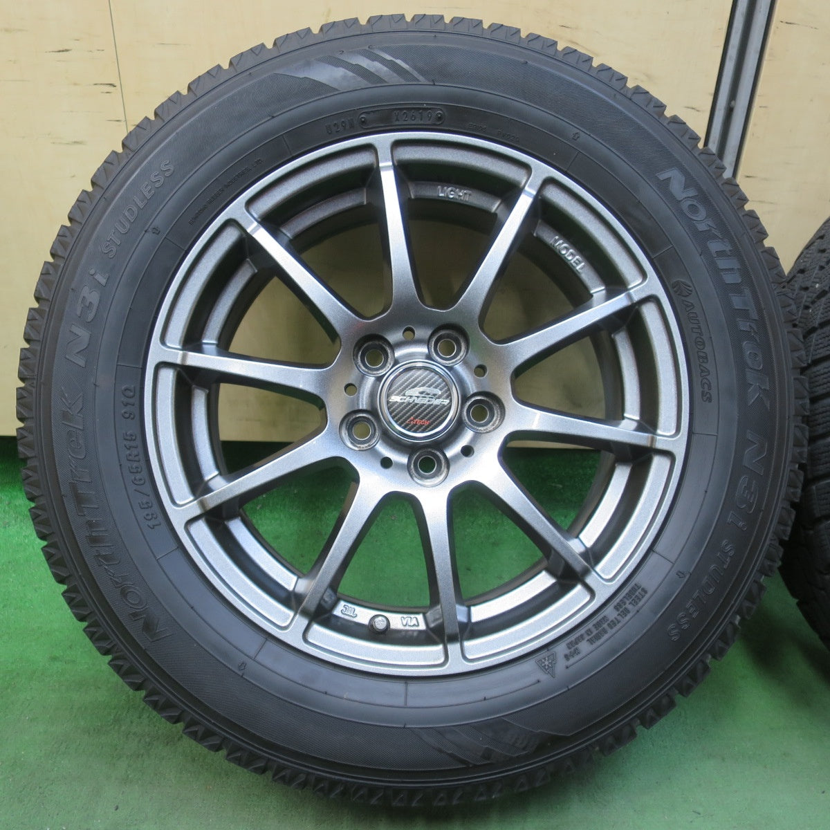 バリ溝！キレイ！9分★プリウス 等 195/65R15 スタッドレス オートバックス ノーストレック N3i SCHNEIDER シュナイダー 15インチ PCD100/5H★5122007イス