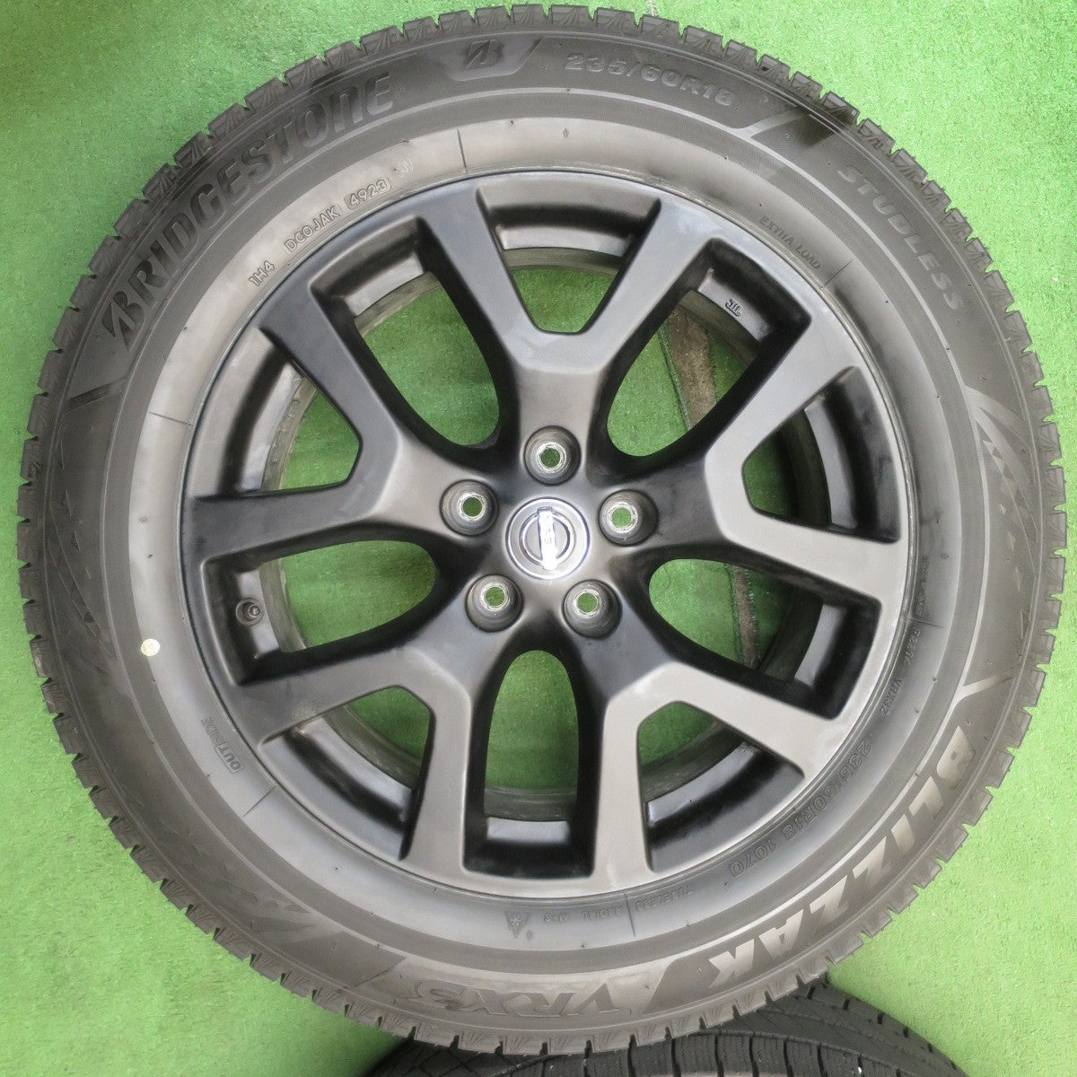 バリ溝！23年！キレイ！9.5分★日産 T31 エクストレイル 純正 235/60R18 スタッドレス ブリヂストン ブリザック VRX3 18インチ PCD114.3/5H★5062704NJス
