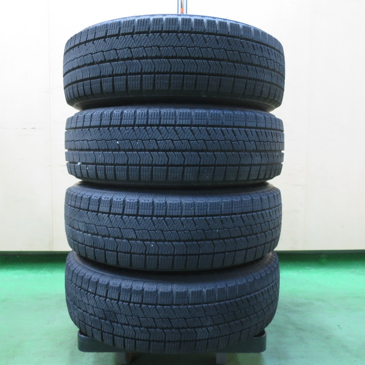 バリ溝！キレイ！8.5分★スタッドレス 165/65R14 ブリヂストン ブリザック VRX2 ECO FORME エコフォルム 14インチ PCD100/4H★5040708イス