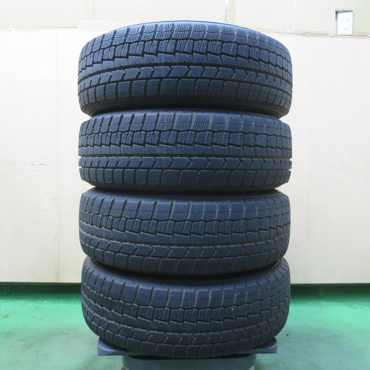 バリ溝！キレイ！9.5分★スタッドレス 185/65R15 ダンロップ ウインターマックス WM02 WAREN ヴァーレン 15インチ PCD114.3/5H★5123104イス
