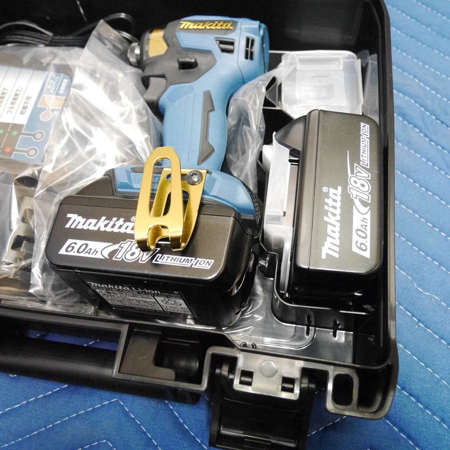 [送料無料] 未使用！バッテリー2個☆マキタ 充電式 インパクトドライバ TD173D GXPB 電動 工具 makita 18V☆
