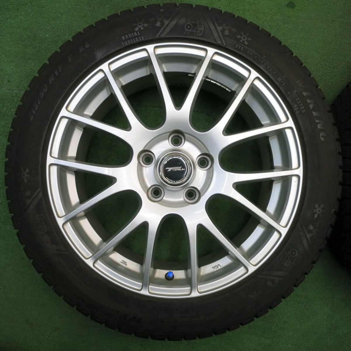 バリ溝！22年！9.5分★スタッドレス 215/50R17 バイキング WINTECH WT6 TOPRUN トップラン 17インチ PCD114.3/5H★5050703NJス