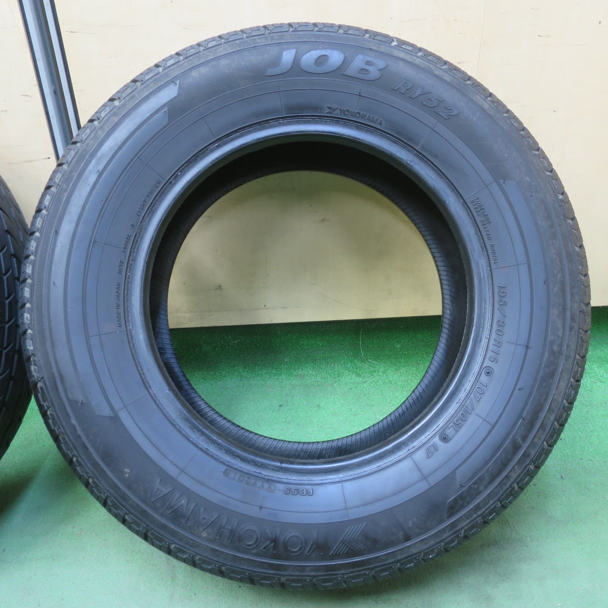 バリ溝！9.5分！2本★195/80R15 107/105L ヨコハマ JOB RY52 タイヤ 15インチ ハイエース キャラバン 等★6050609イノタ
