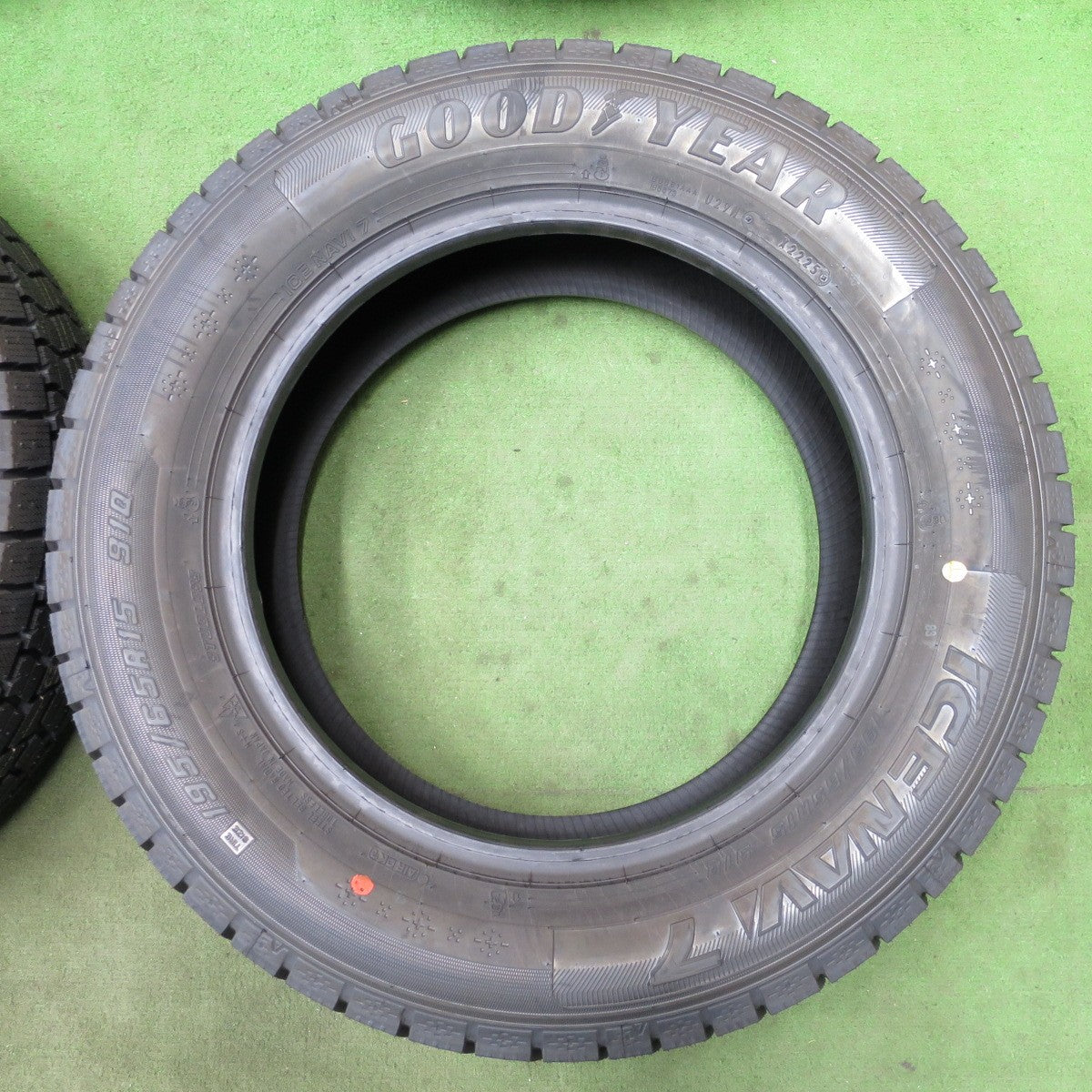 未使用！25年★スタッドレス 195/65R15 グッドイヤー アイスナビ7 タイヤ 15インチ プリウス ノア ヴォクシー ステップワゴン セレナ 等★6041302NGスタ