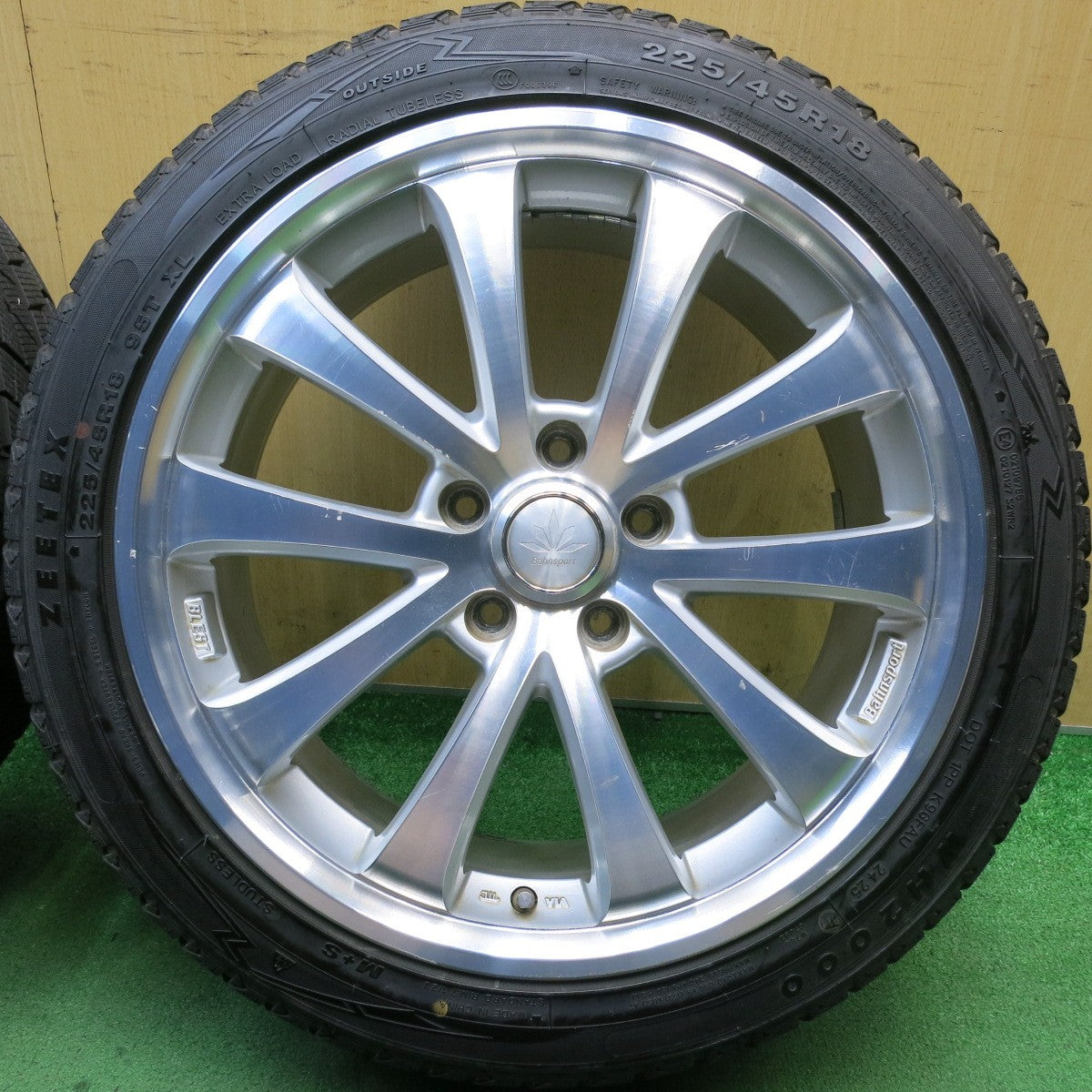 バリ溝！25年！8.5分◎スタッドレス 225/45R18 ジーテックス WH2000 Bahnsport BLEST バーンシュポルト ブレスト 18インチ PCD114.3/5H◎6091208HAス