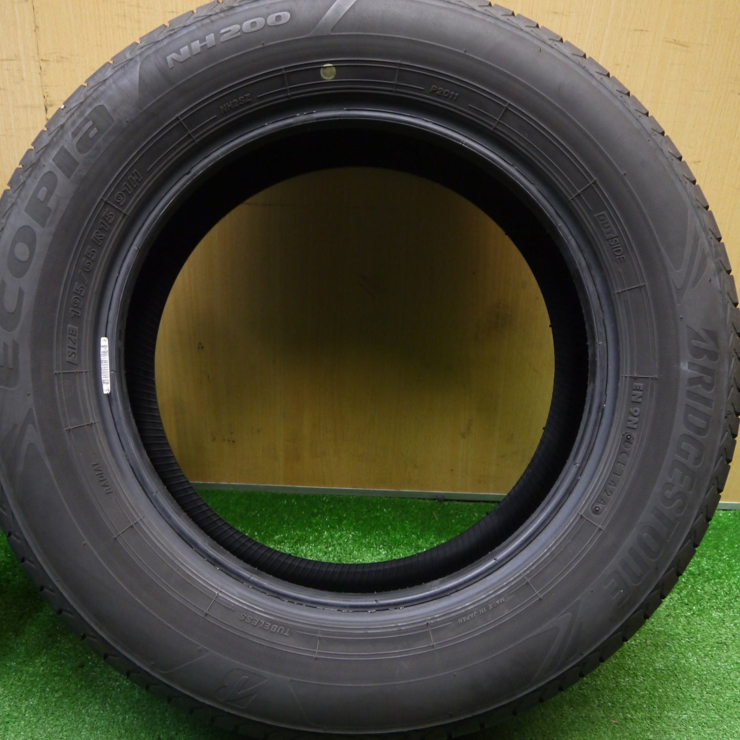 バリ溝！24年！9分★195/65R15 ブリヂストン エコピア NH200 タイヤ 15インチ プリウス ノア ヴォクシー セレナ 等★5122202Hノタ