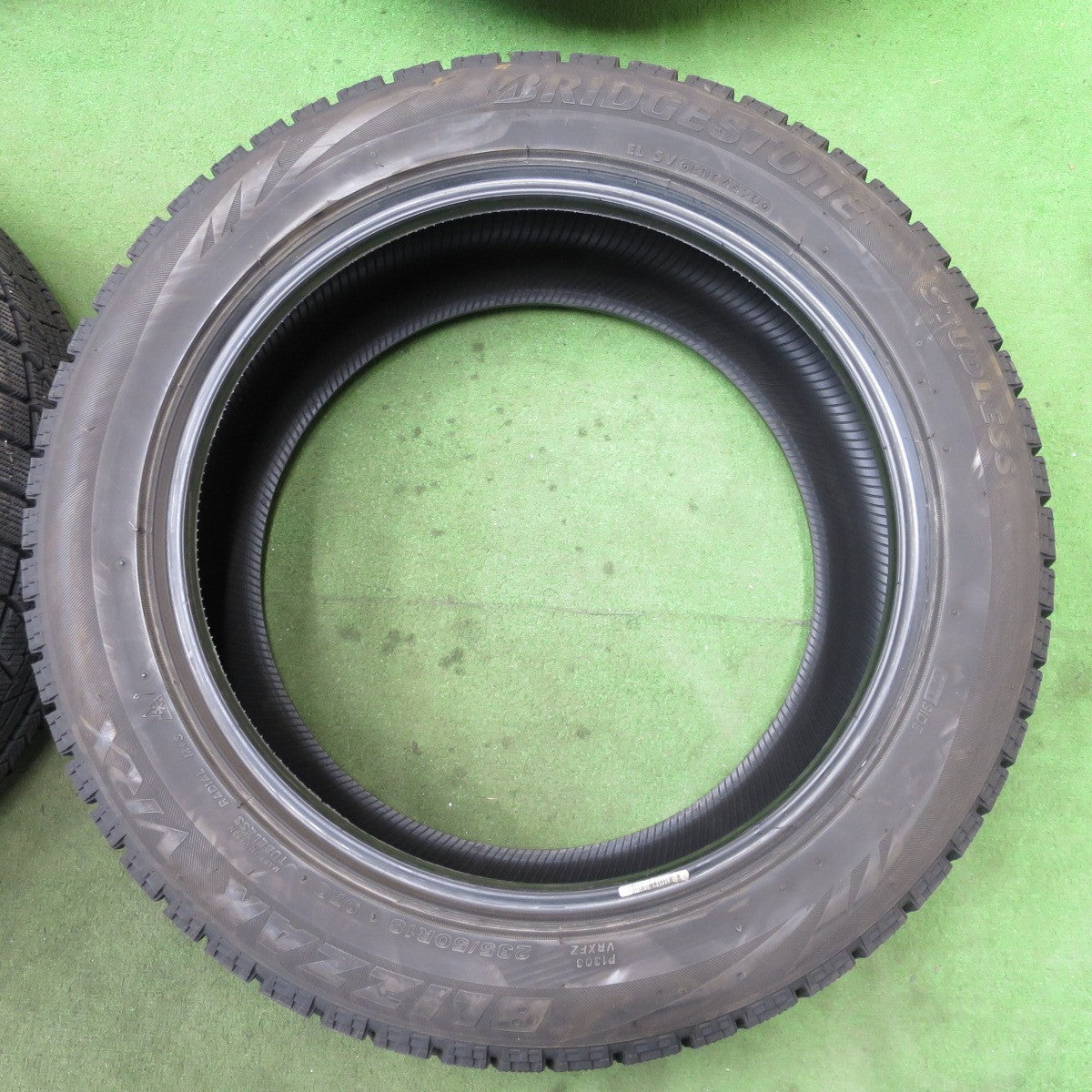 バリ溝！9.5分★スタッドレス 235/50R18 ブリヂストン ブリザック VRX タイヤ 18インチ アルファード ヴェルファイア 等★6022701NGスタ