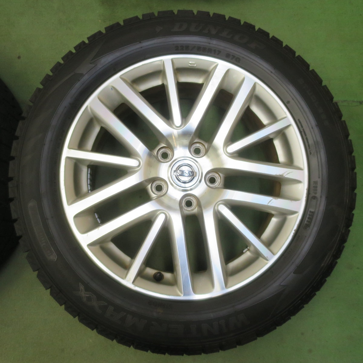 バリ溝！22年！ほぼ10分◎日産 Y50 フーガ 純正 225/55R17 スタッドレス ダンロップ ウインターマックス WM02 17インチ PCD114.3/5H◎6072601イス